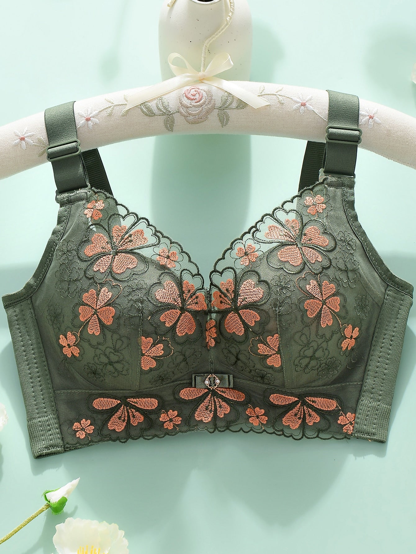 New Women's Underwear Thickened Push-up Embroidery Bra, No Steel Ring Design &amp; Side Gathering, Anti-sagging &amp; Adjustable, Sexy