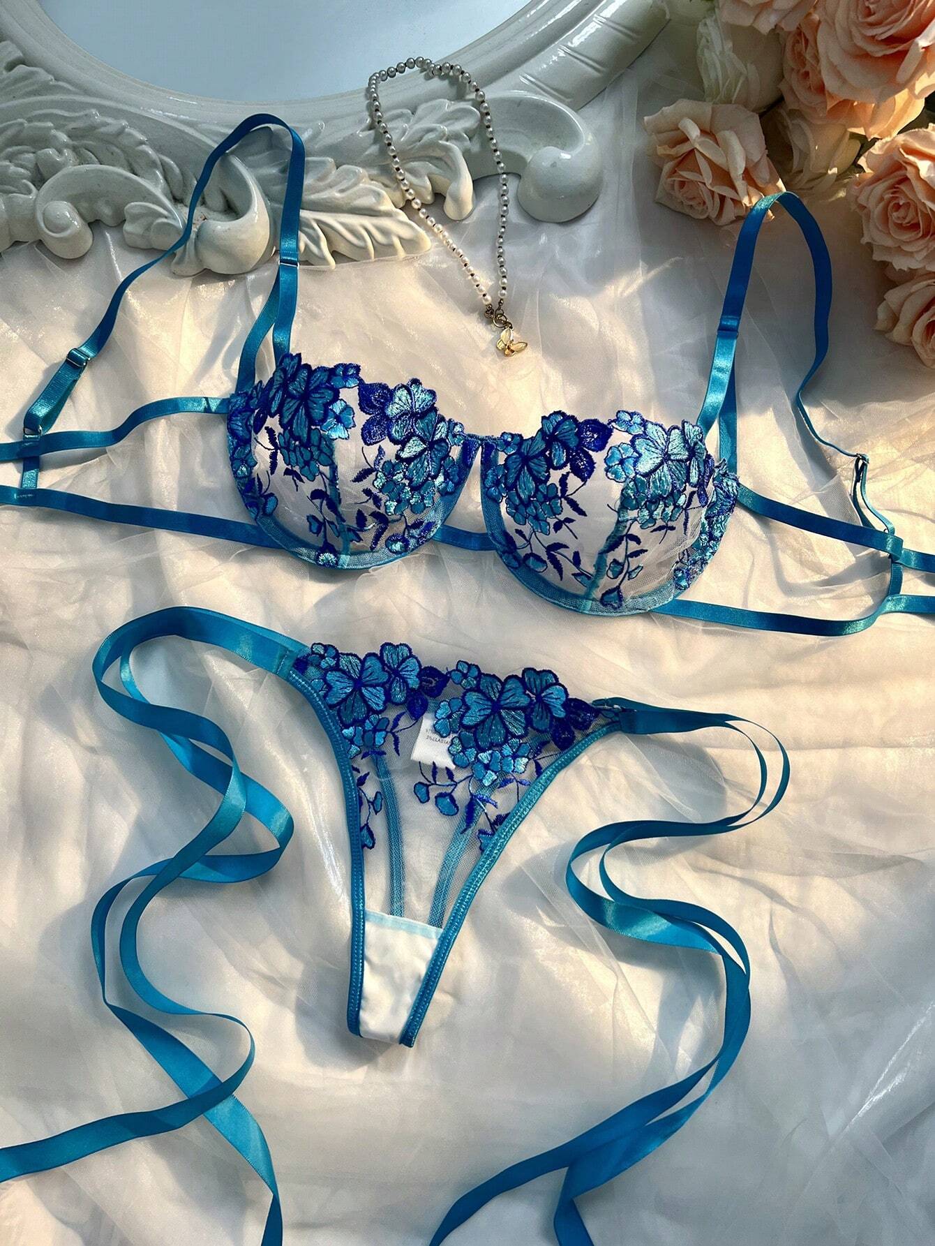 2pcs Women Sky Blue Embroidery Tie Up Lingerie Set