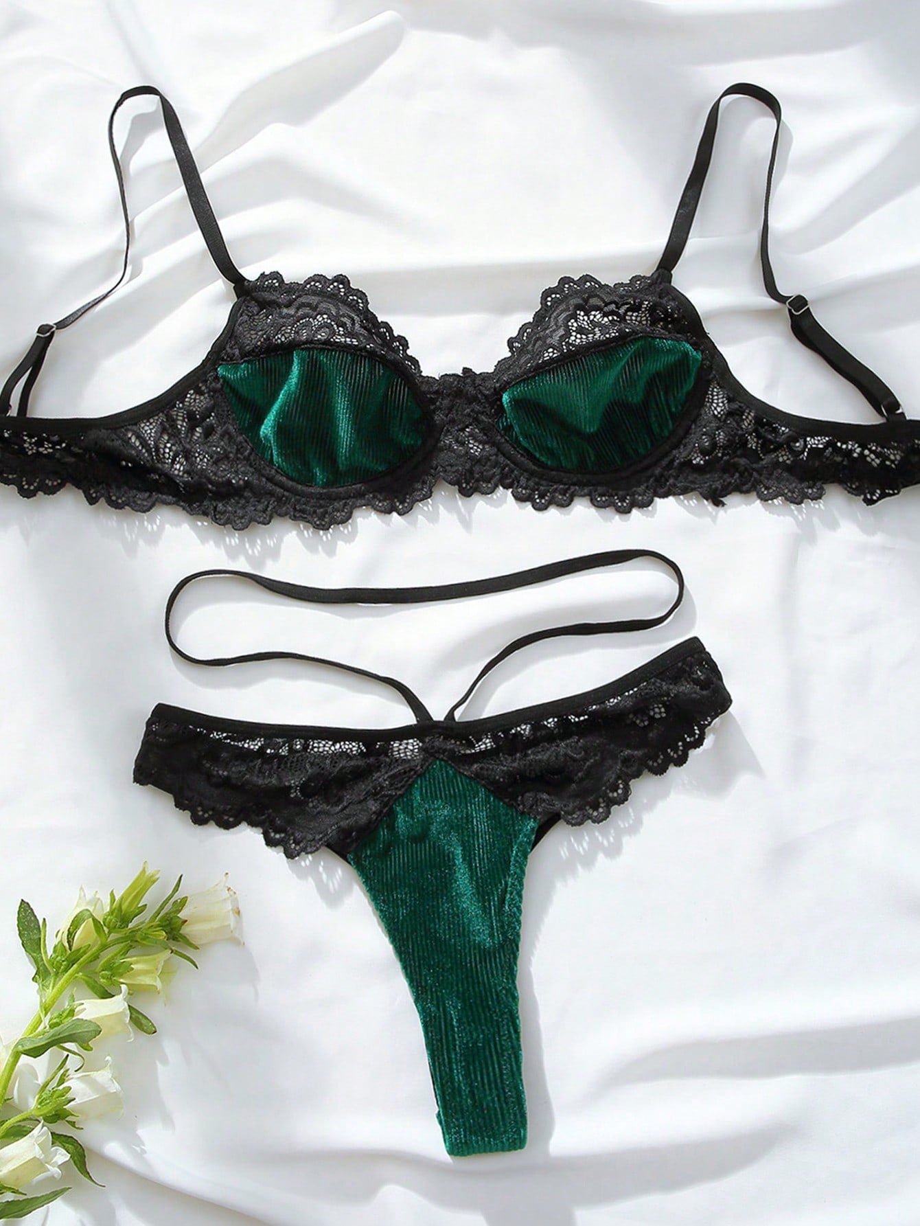 Colorblock Contrast Lace Underwire Lingerie Set