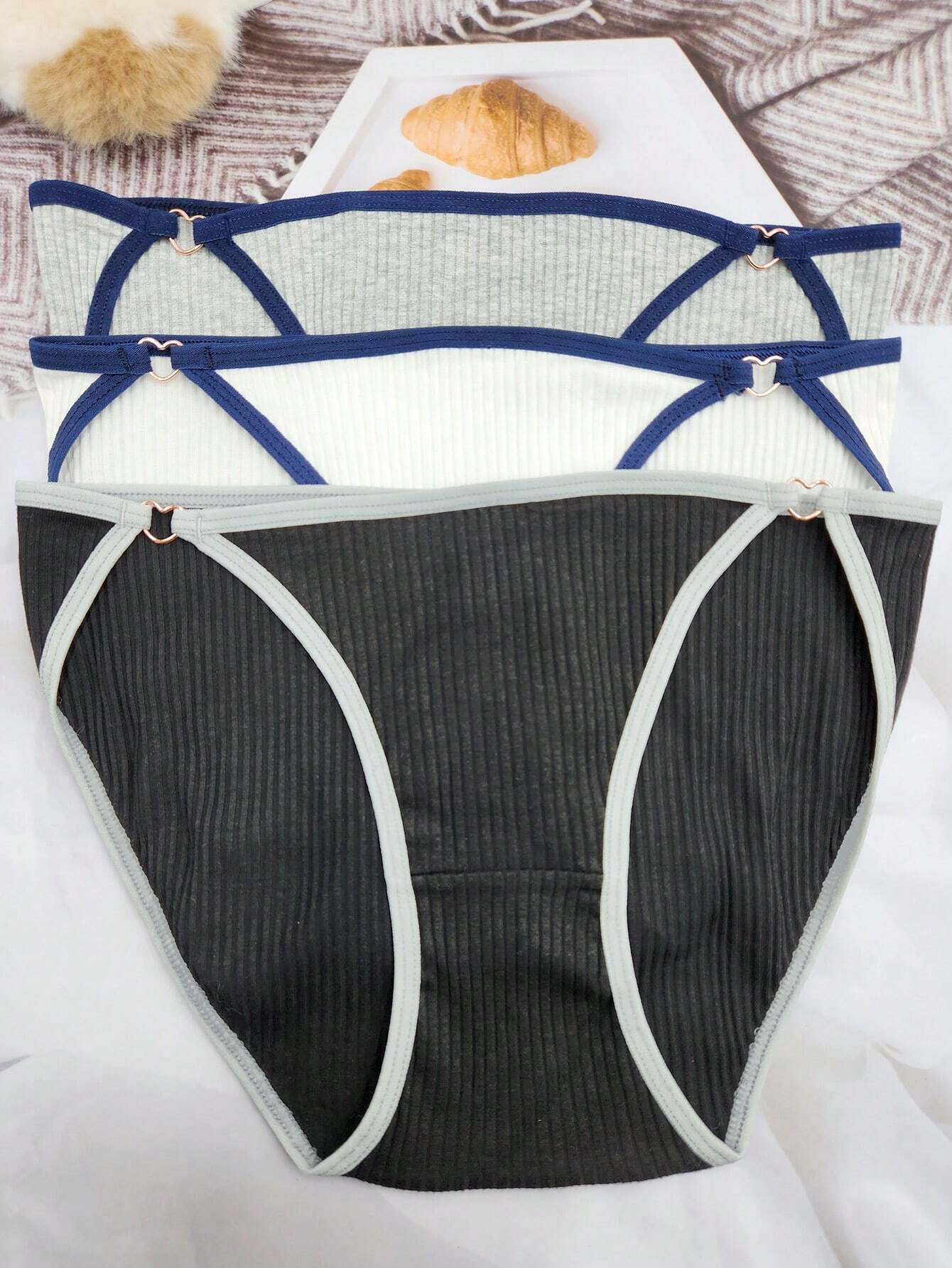 3pcs Simple Style Black, White, Grey Striped Spiral Triangular Underwear
