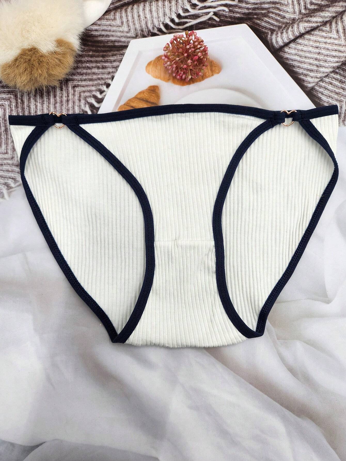 3pcs Simple Style Black, White, Grey Striped Spiral Triangular Underwear