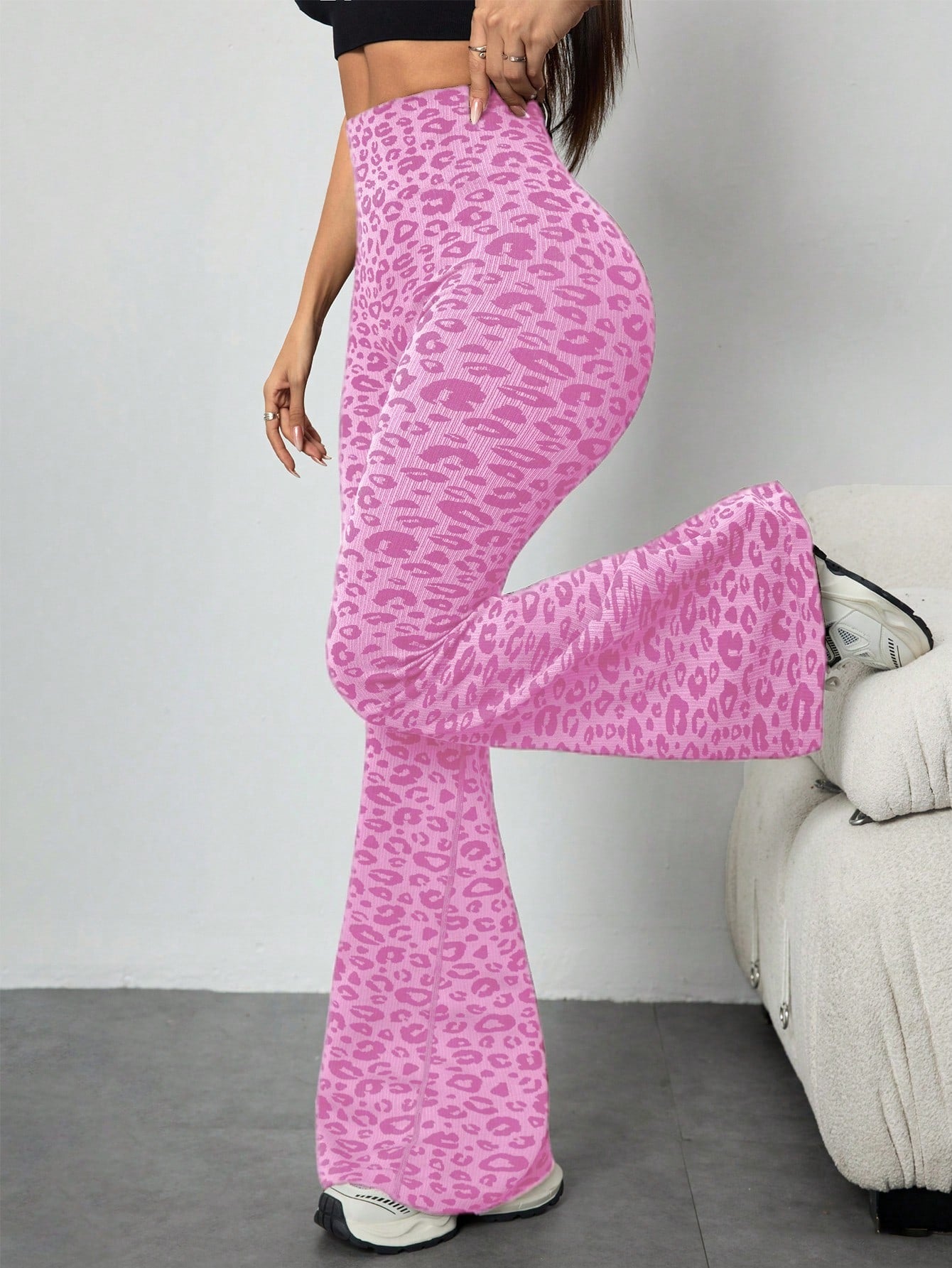 1pc Seamless Leopard Print Sports Flare Pants