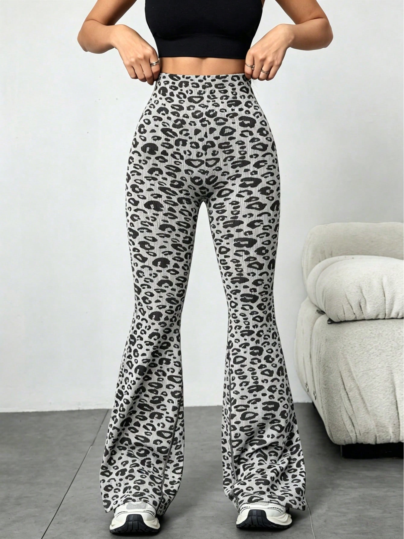 1pc Seamless Leopard Print Sports Flare Pants
