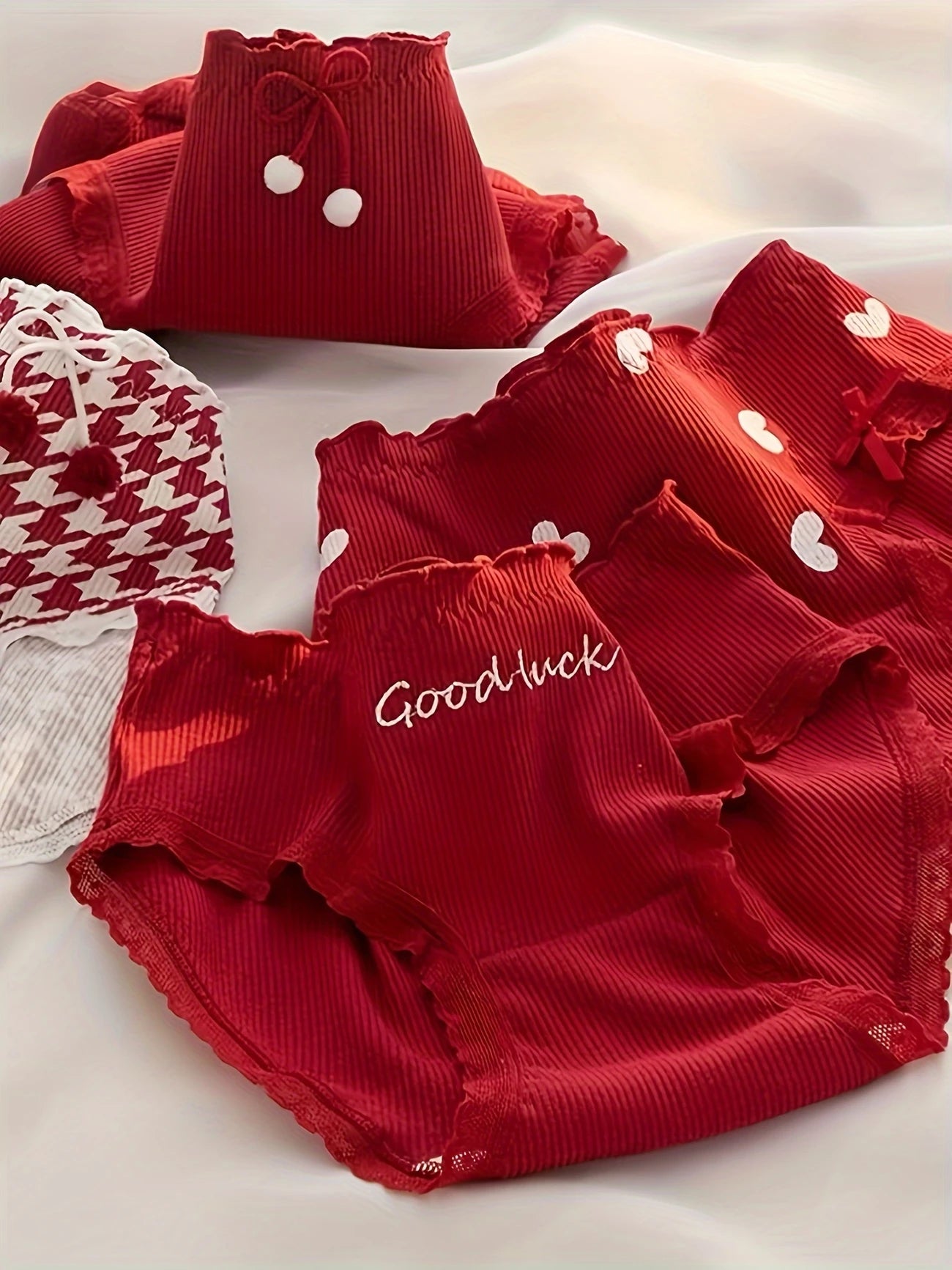 Set of 4 New Style Christmas Breathable And Stretchy Women'S Panties with Ruffled Lace for Comfort Red