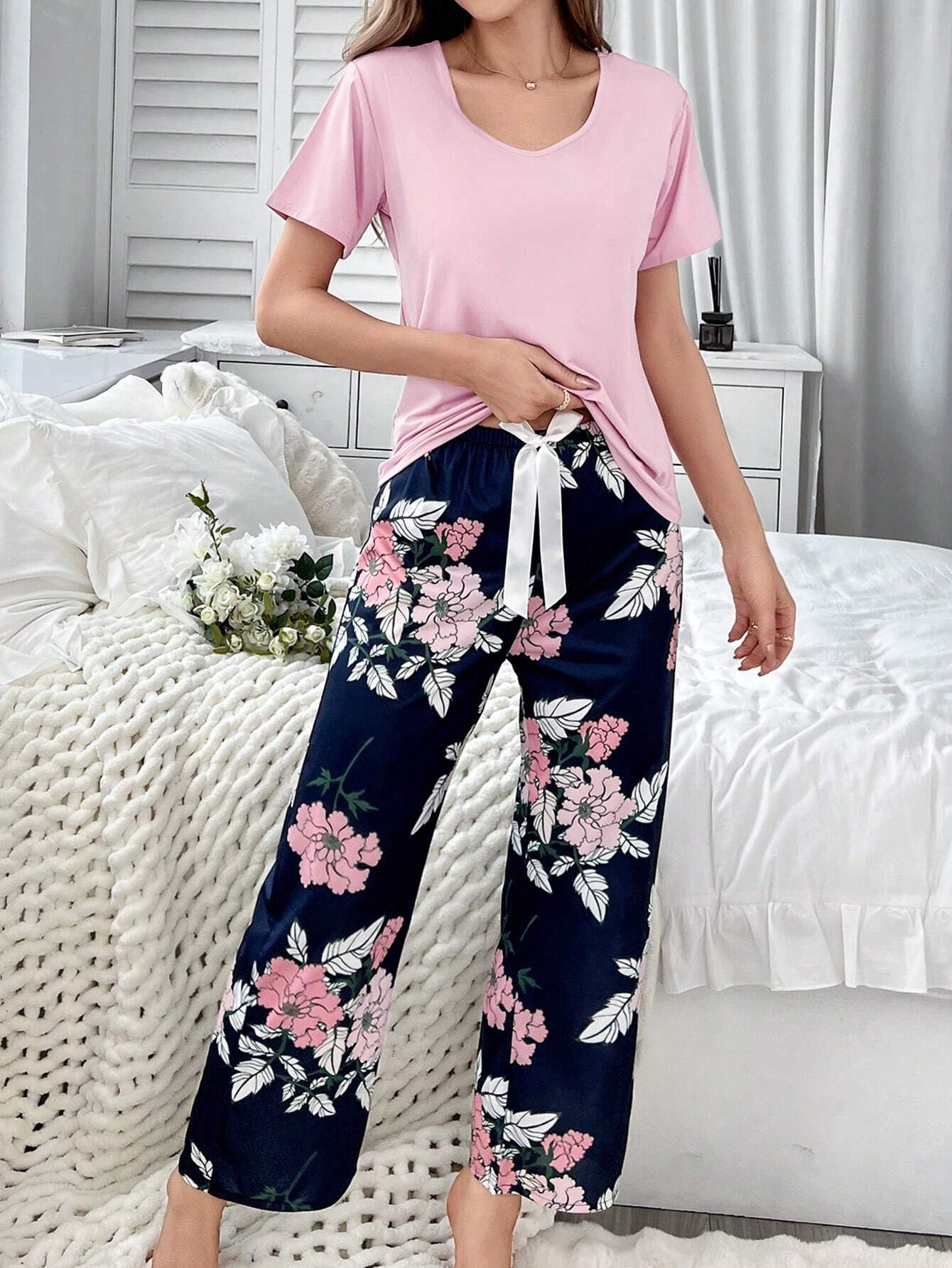 Floral Printed Short Sleeve Top And Pants Pajama Set Multicolor