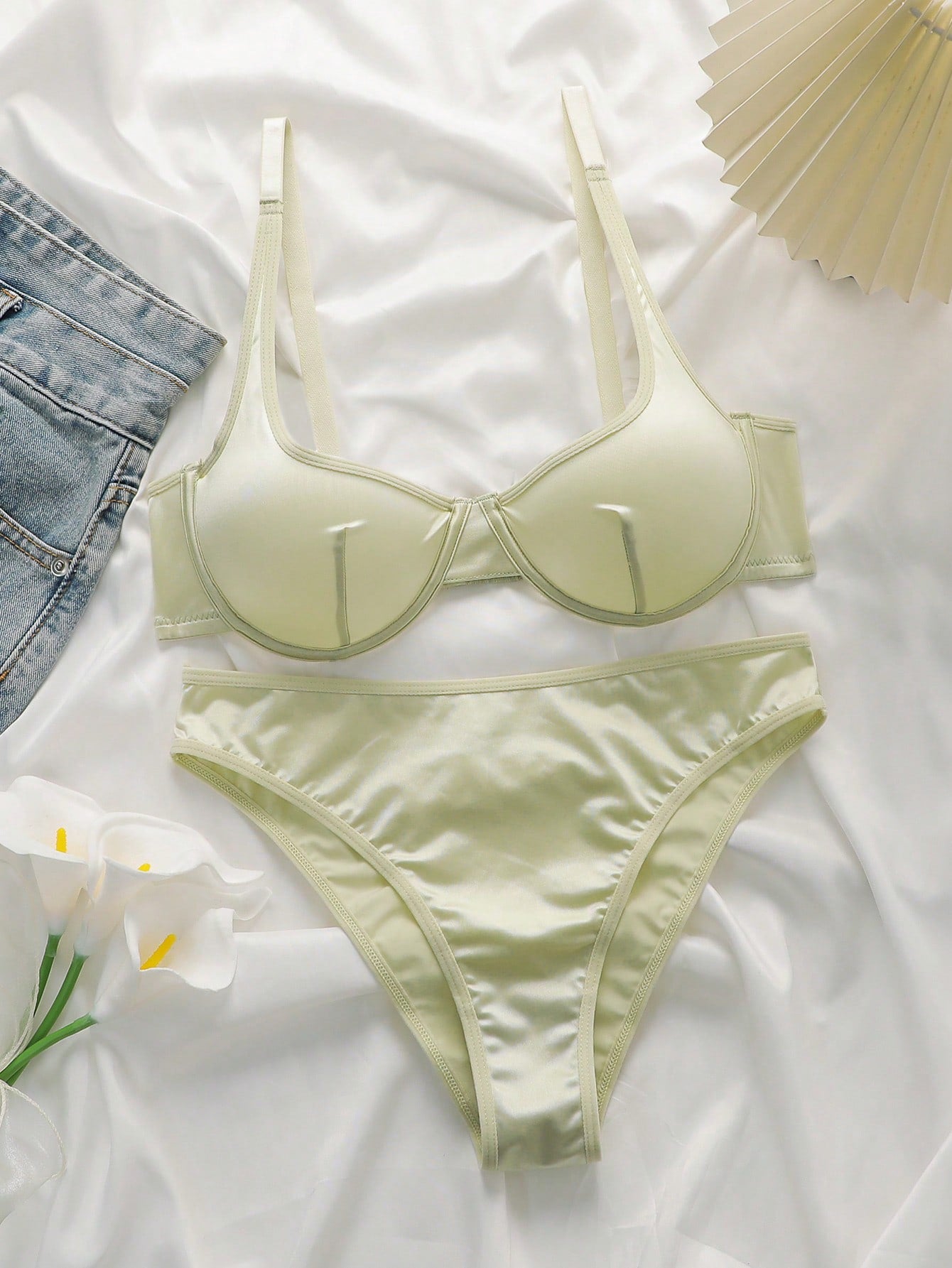 Women's Simple Solid Color Underwire Bra And Panty Set