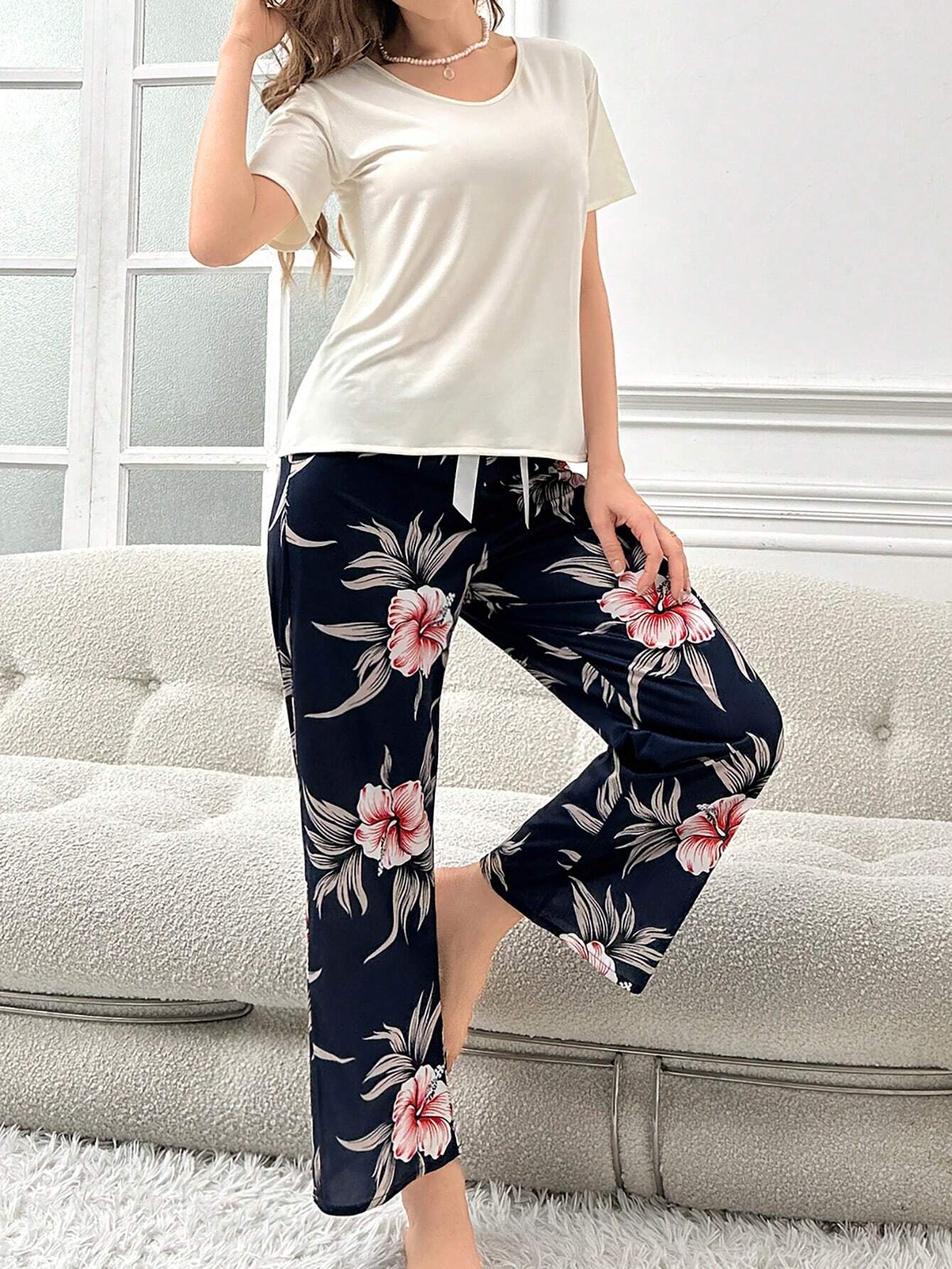 Floral Printed Short Sleeve Top And Pants Pajama Set
