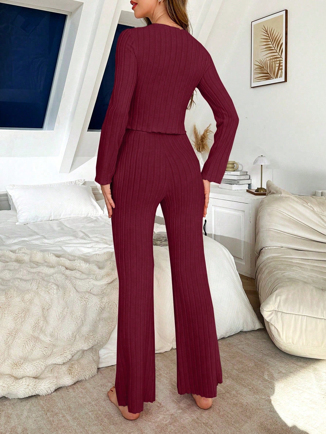 1set Women Solid Color Fleece V-Neck Fitted Long Sleeve Top And Pants Pajama Set