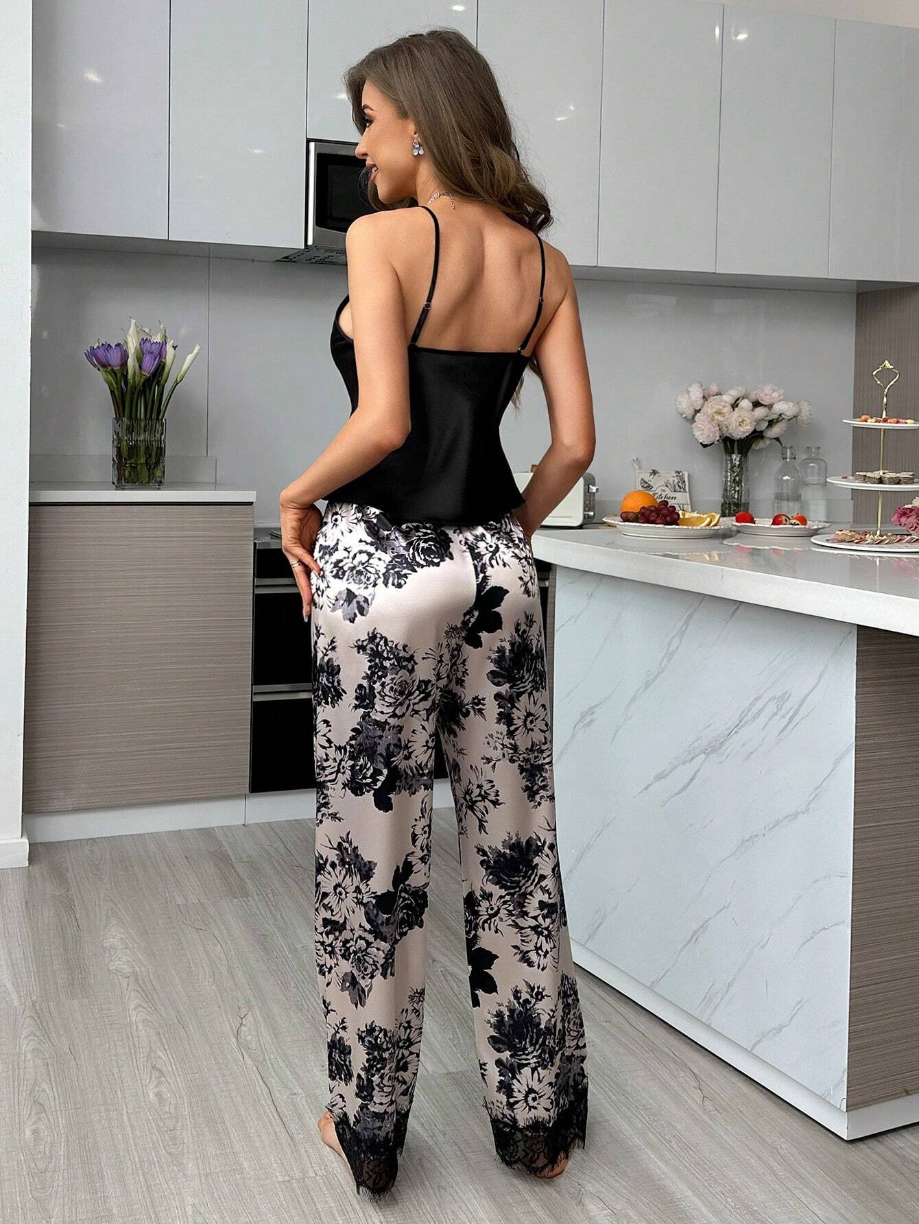 Women's Floral Printed Lace Patchwork Pajama Set
