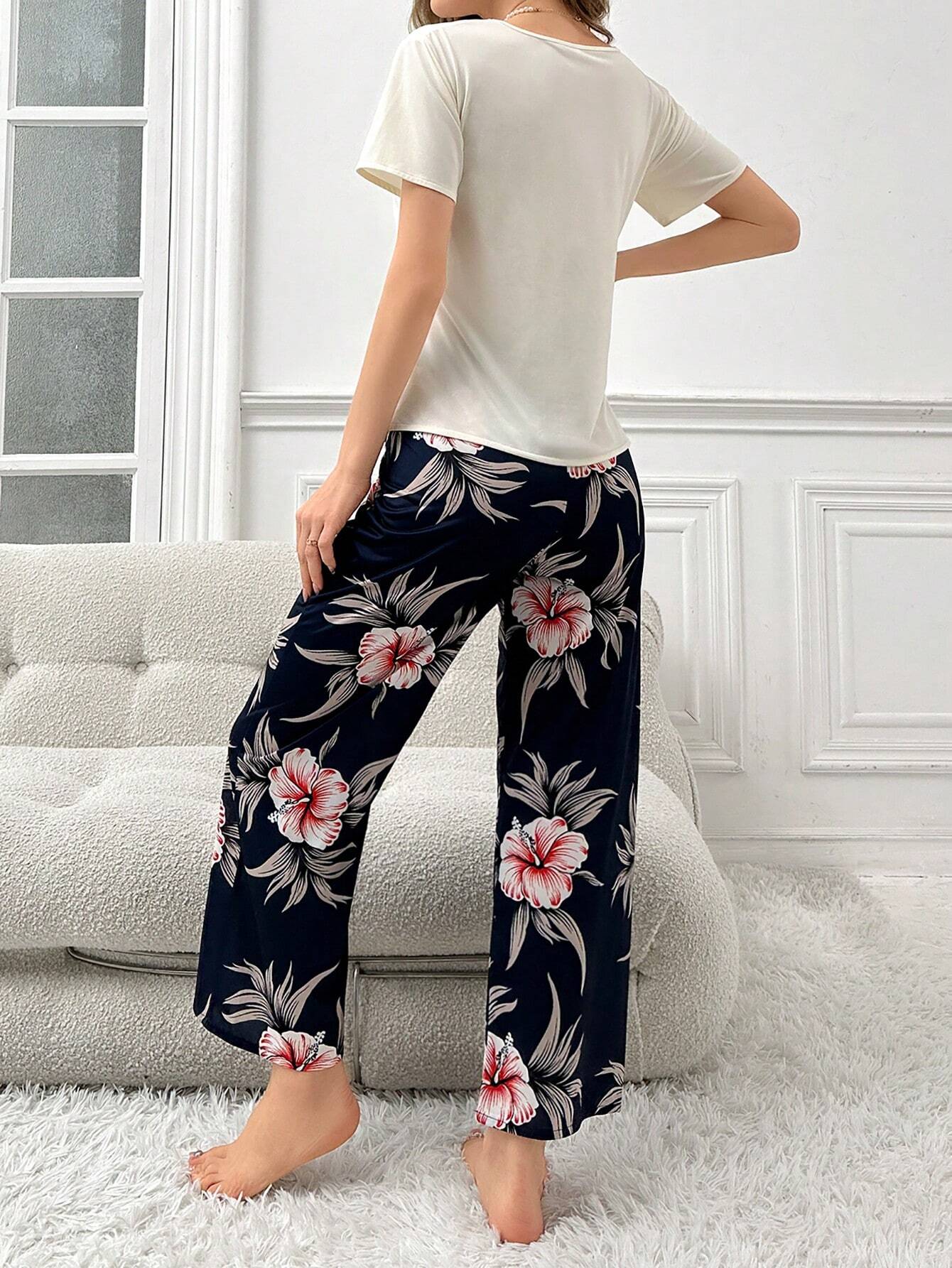 Floral Printed Short Sleeve Top And Pants Pajama Set