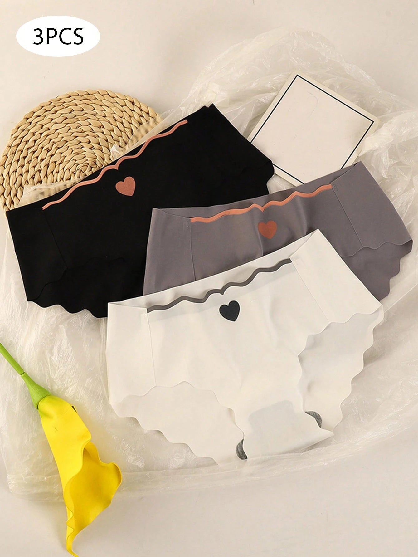 3pcs Women's Sweet Ice Silk Seamless Heart Shaped Trim Breathable Triangle Underwear