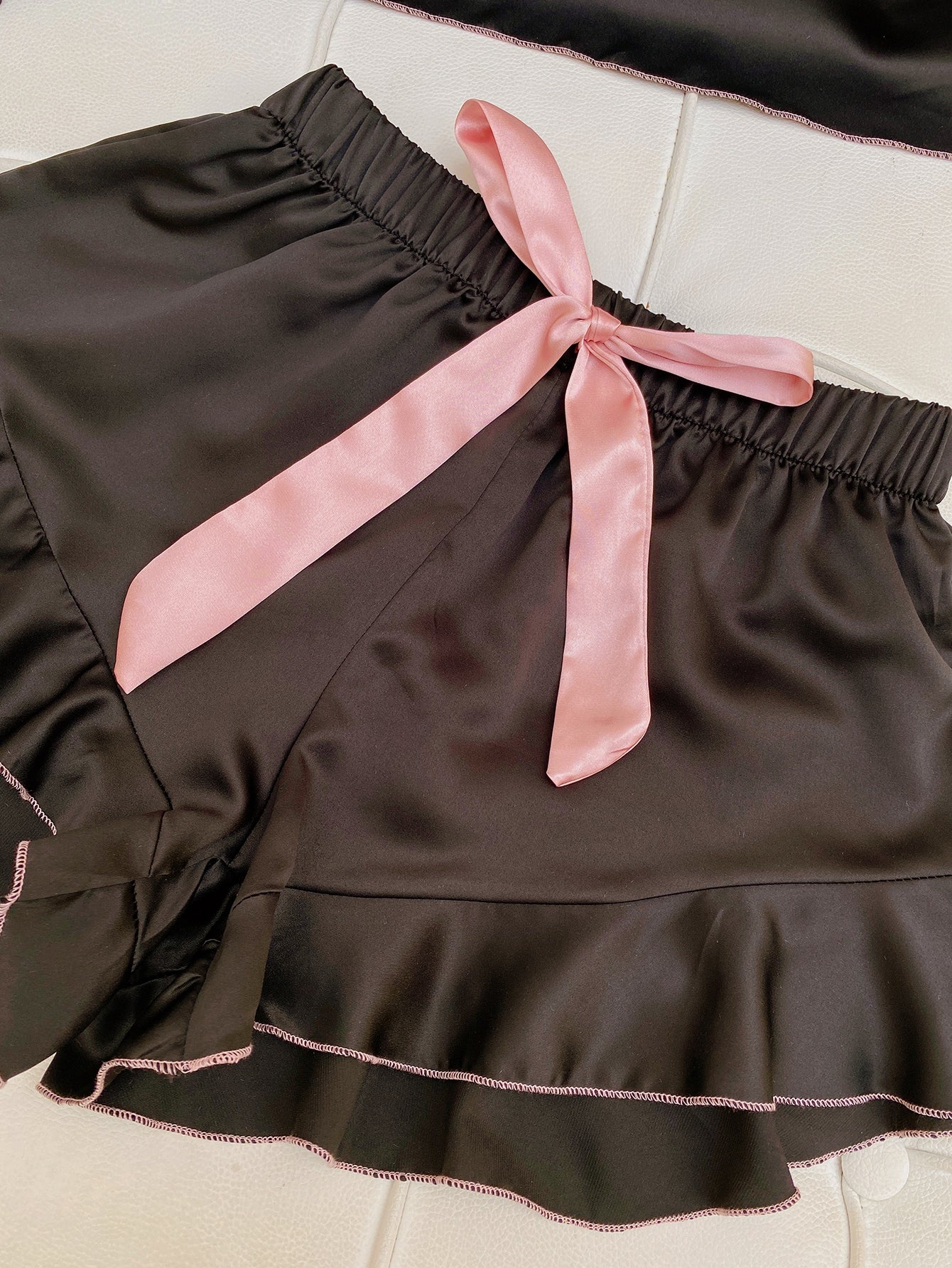 Contrast Binding Cami Top &amp; Ruffle Trim Shorts PJ Set With Pleated Scrunchie &amp; Eye Mask