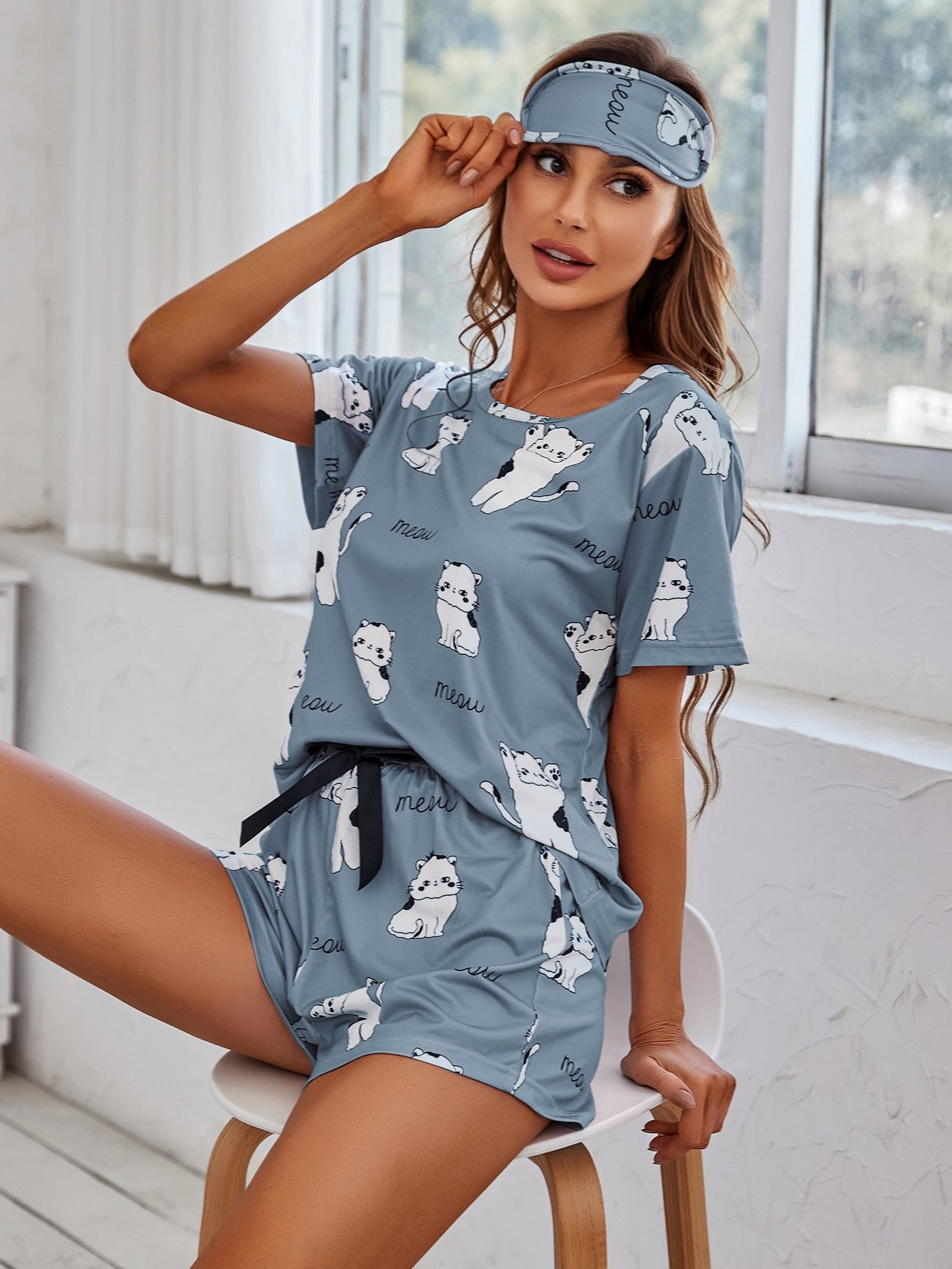 Cartoon and Letter Graphic Top &amp; Knot Waist Shorts PJ Set