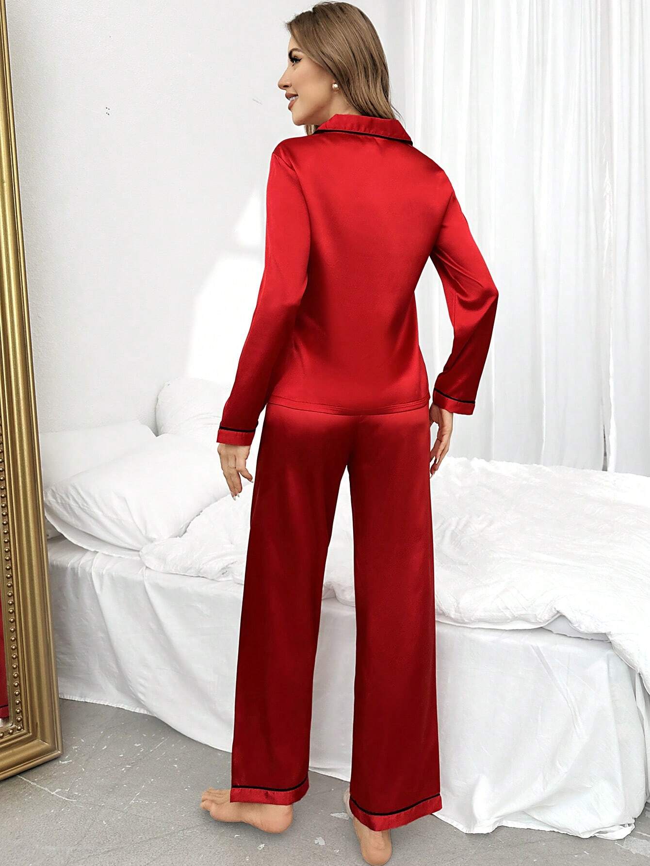 Women's Contrast Color Edged Collar Button-Front Pajamas Set