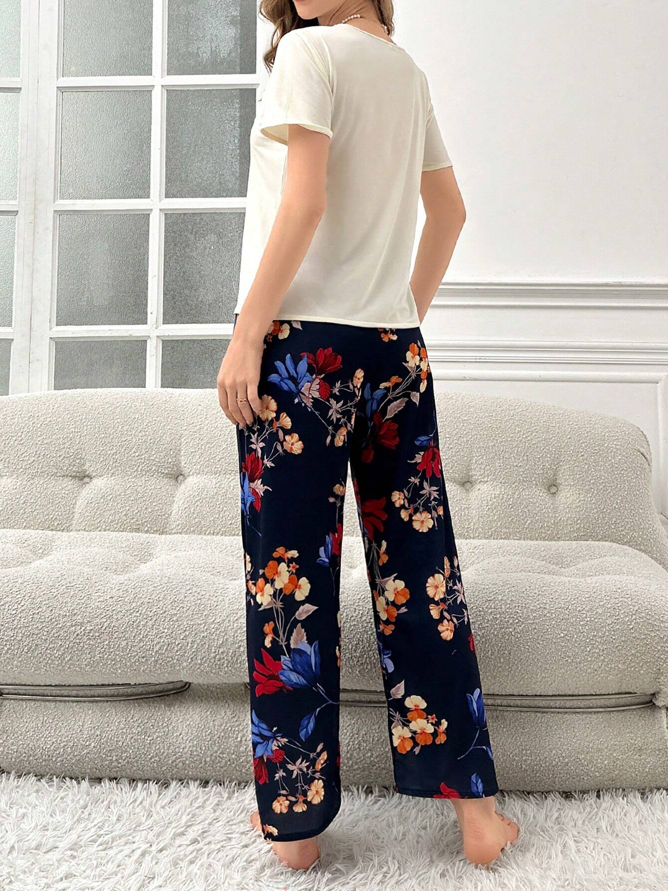 Floral Printed Short Sleeve Top And Pants Pajama Set