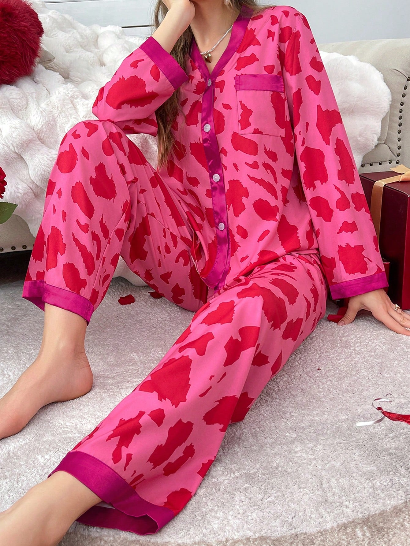 Allover Print Contrast Trim Pajama Set