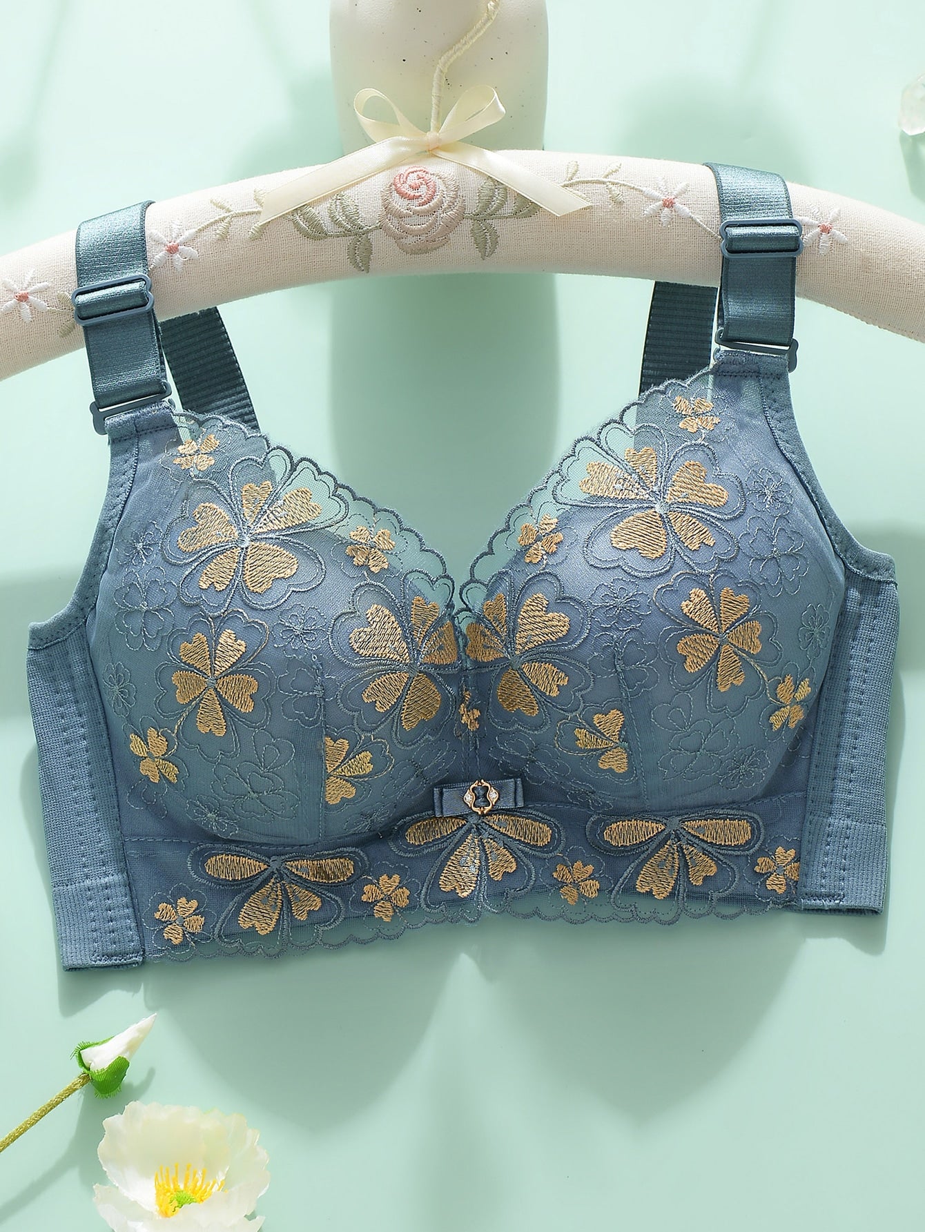 New Women's Underwear Thickened Push-up Embroidery Bra, No Steel Ring Design &amp; Side Gathering, Anti-sagging &amp; Adjustable, Sexy