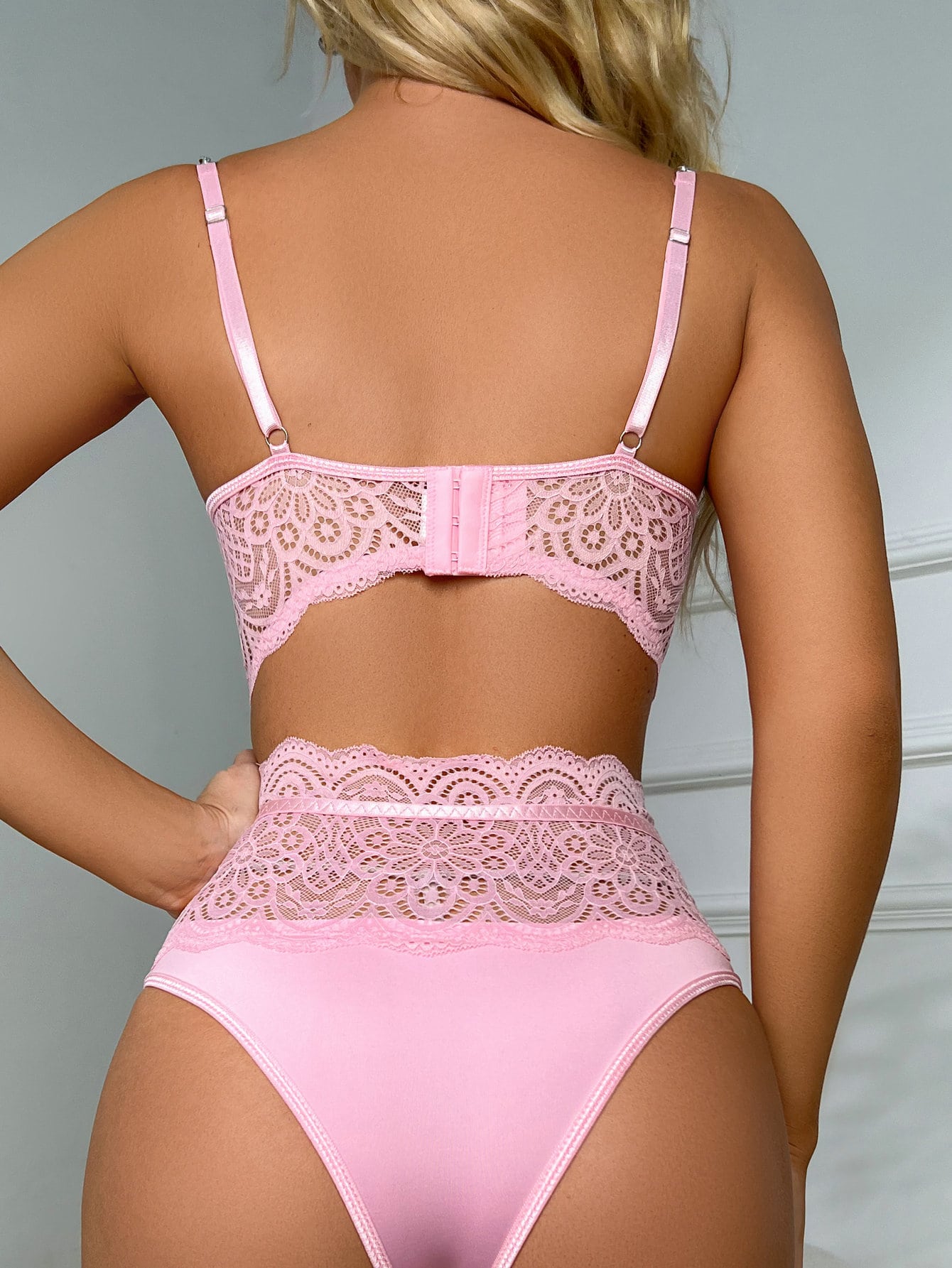 4pcs Contrast Lace Underwire Garter Lingerie Set With Leg Ring