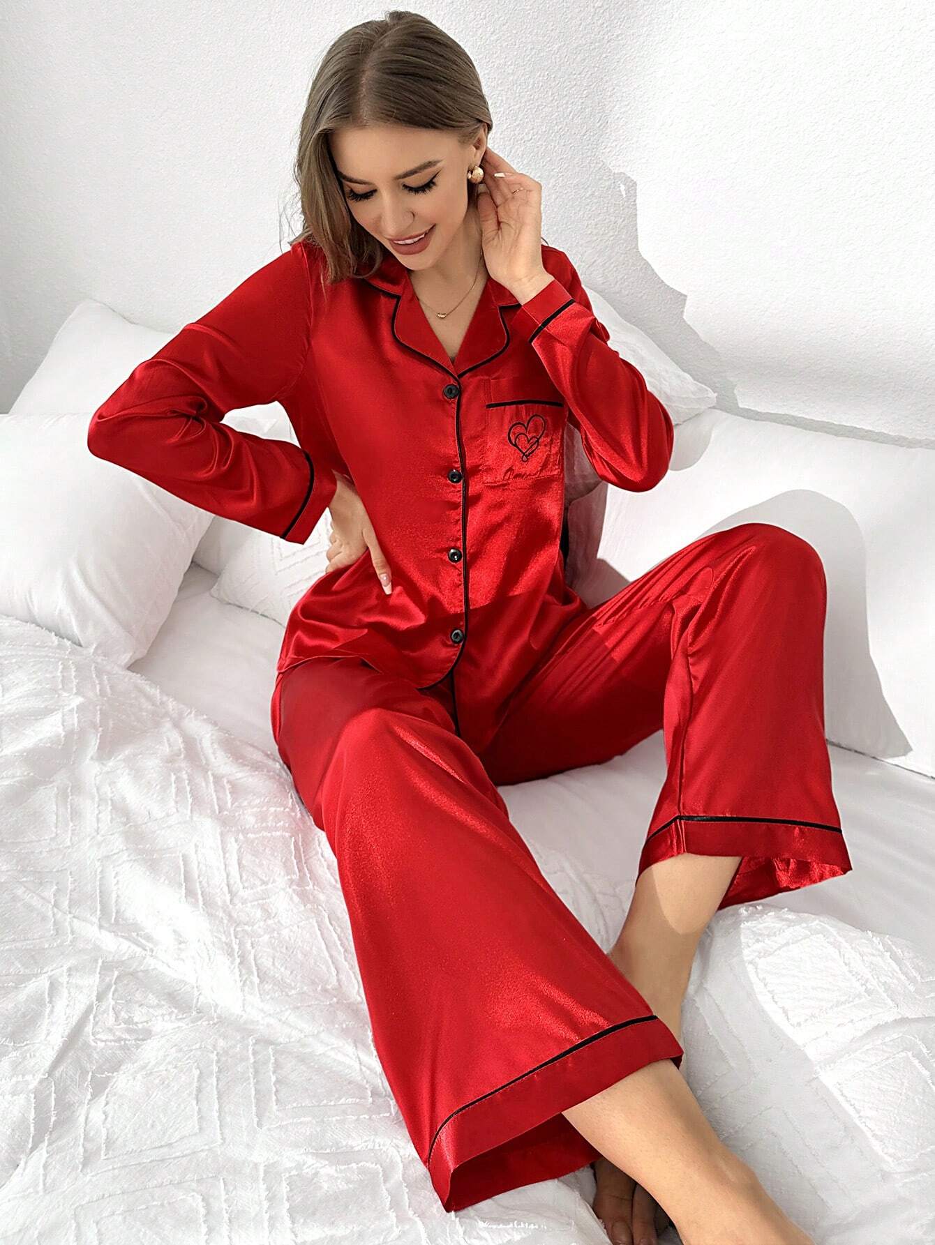 Women's Contrast Color Edged Collar Button-Front Pajamas Set Red