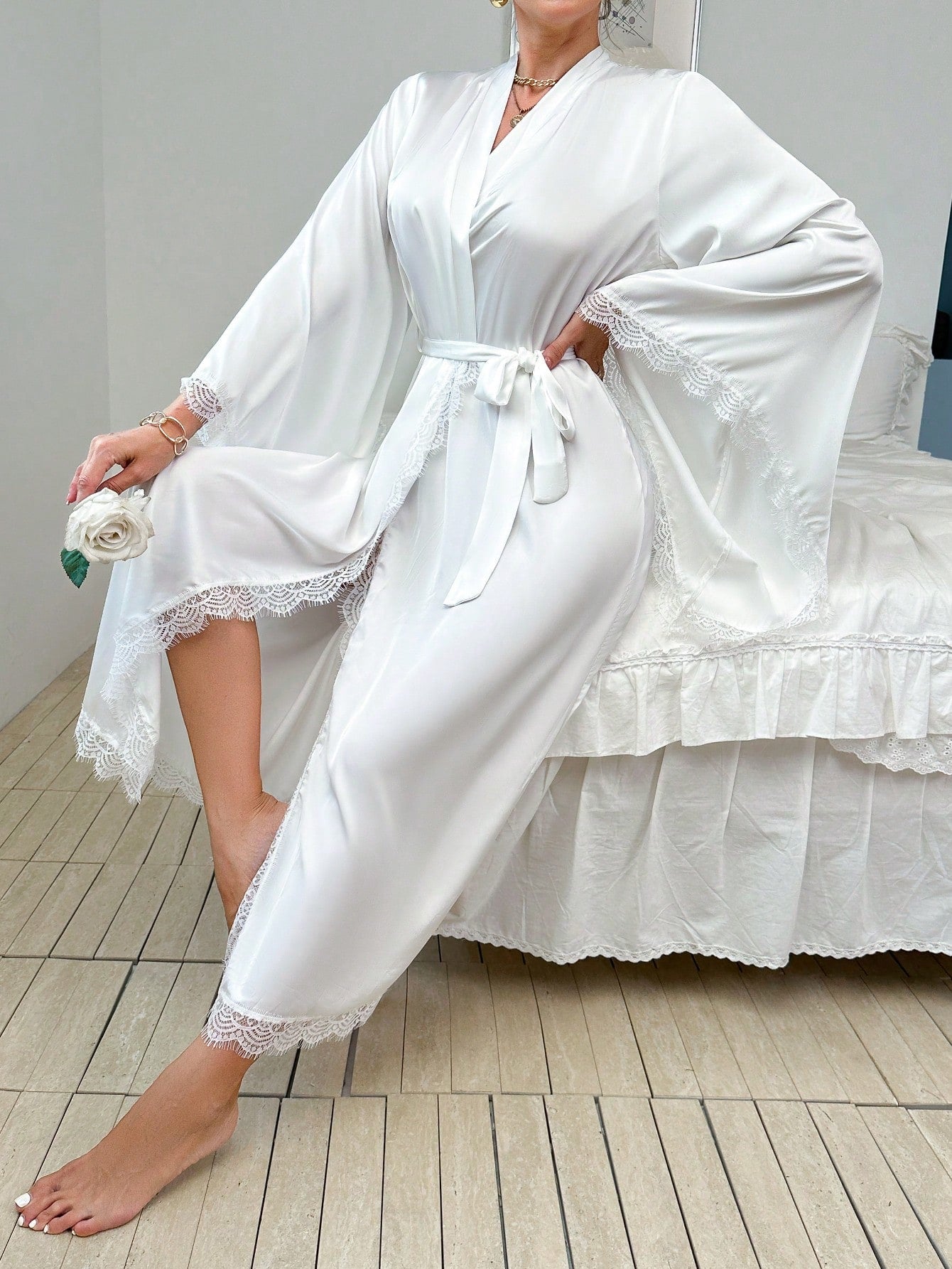 Women Fashionable Lace Trim Black Batwing Sleeve Robe White