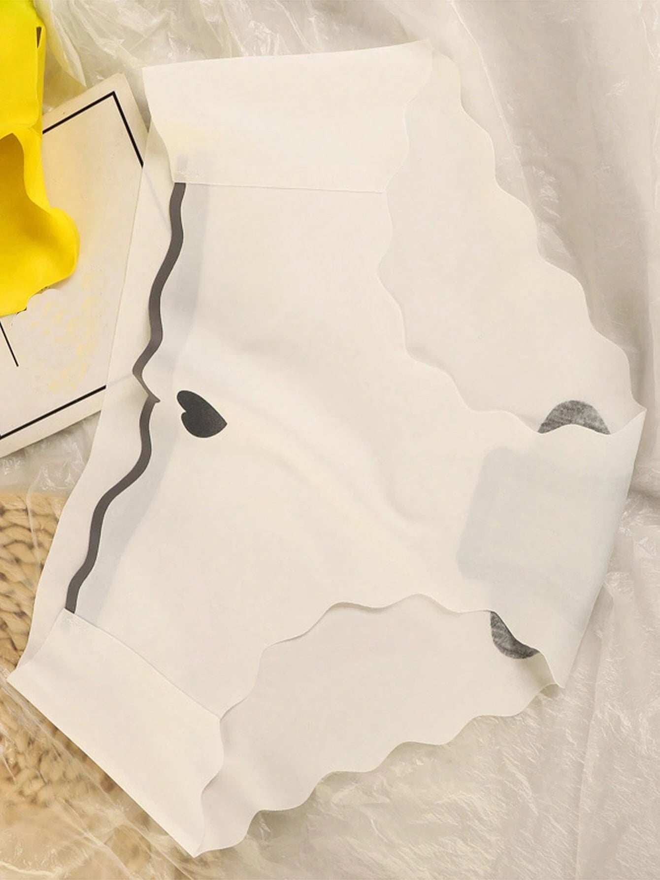 3pcs Women's Sweet Ice Silk Seamless Heart Shaped Trim Breathable Triangle Underwear