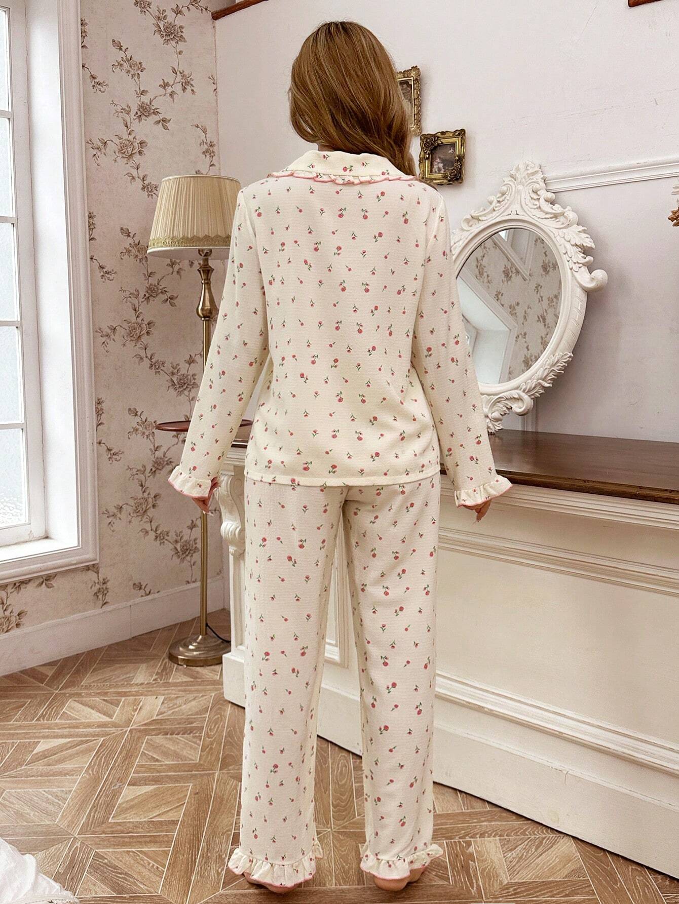 2pcs Ditsy Floral Ruffle Trim Collared Top & Pants Sleepwear Set