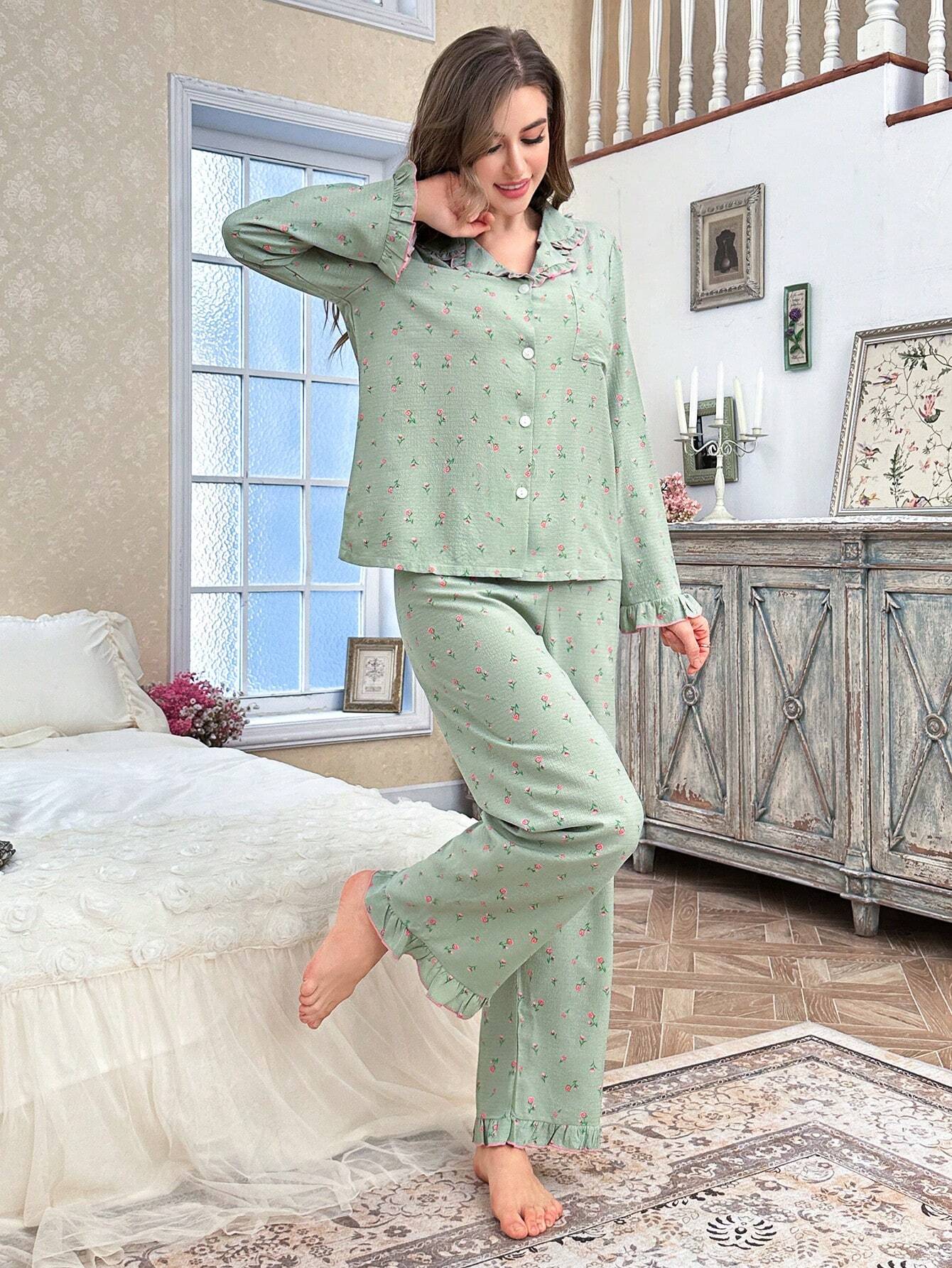 2pcs Ditsy Floral Ruffle Trim Collared Top & Pants Sleepwear Set