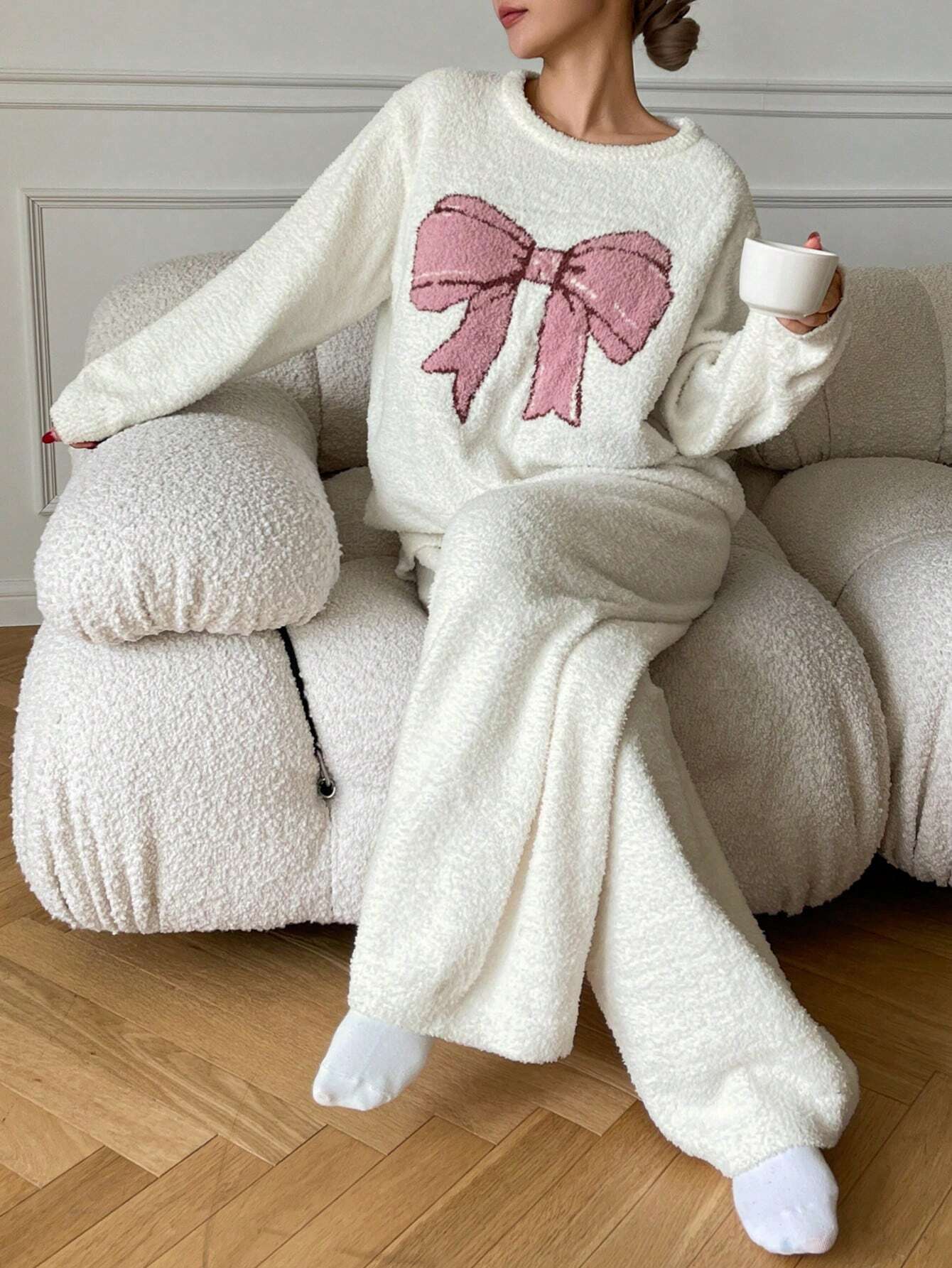 DAZY 1 Set Women's Plush Fabric Bow Pattern Loose Fit Sleepwear Pajama Set