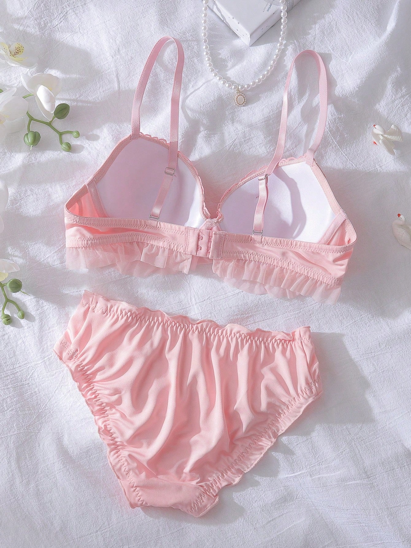 Cute Romantic Push-Up 3/4 Cup Bowknot Contrasting Lace Ruffle Hem Women Lingerie Set