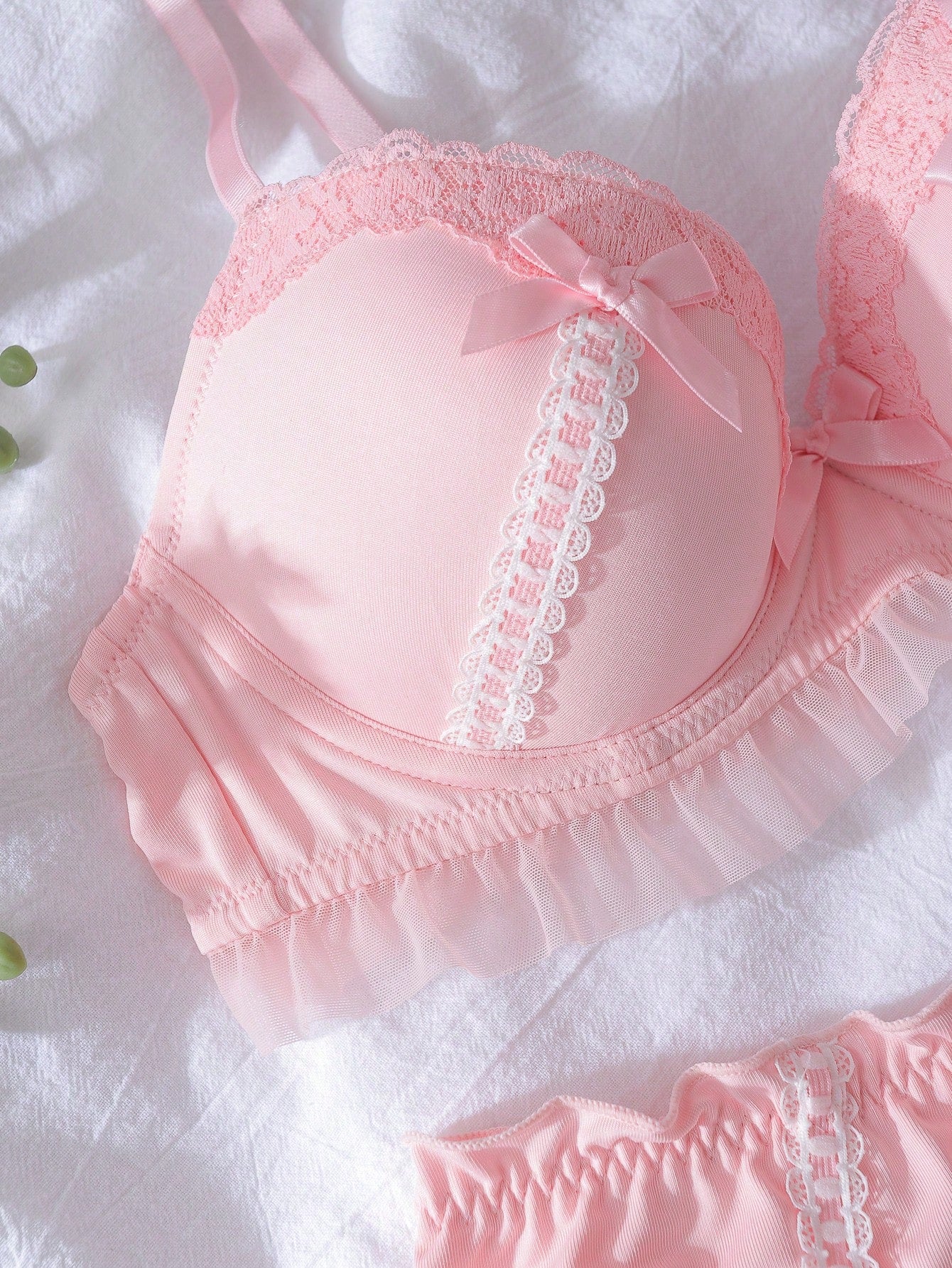 Cute Romantic Push-Up 3/4 Cup Bowknot Contrasting Lace Ruffle Hem Women Lingerie Set