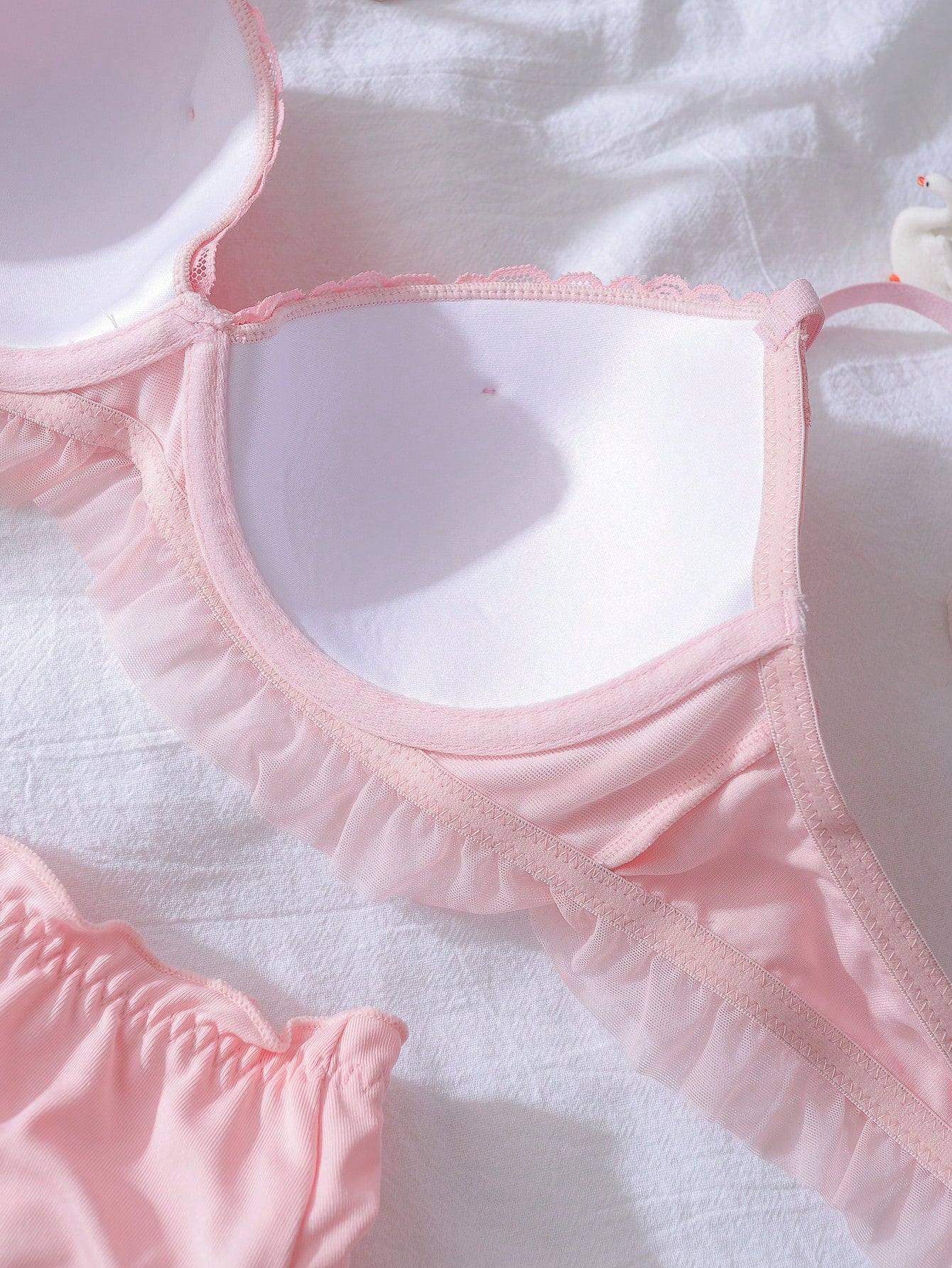 Cute Romantic Push-Up 3/4 Cup Bowknot Contrasting Lace Ruffle Hem Women Lingerie Set