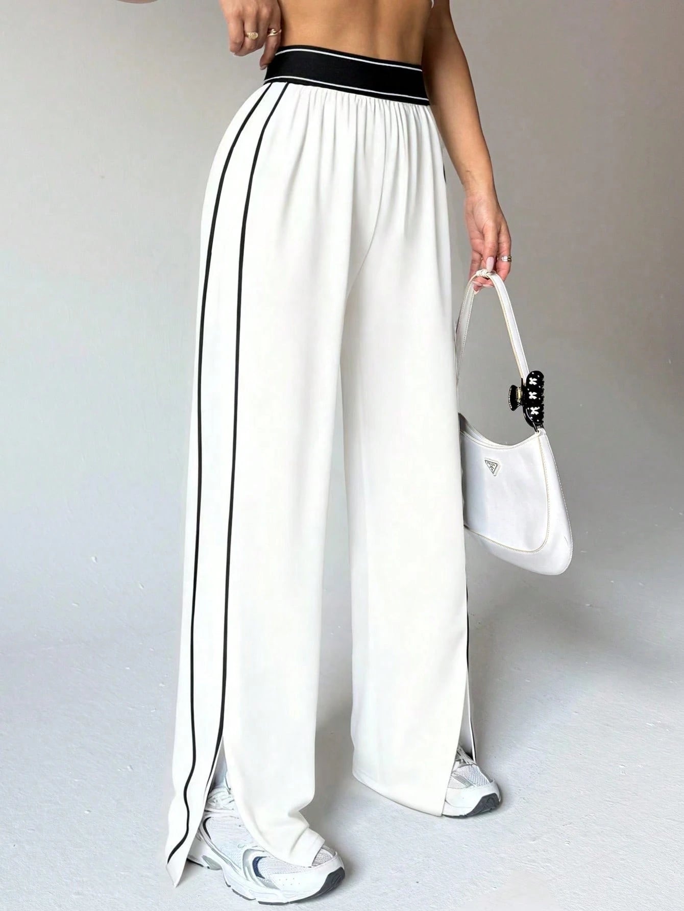 Women's Loose Fit Straight Leg Sweatpants With Pockets White
