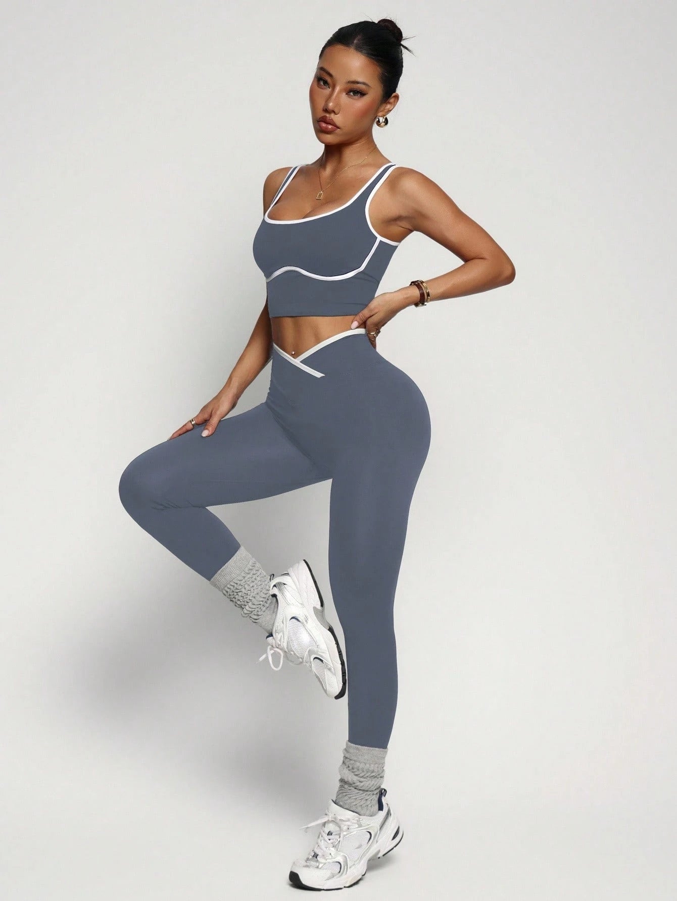 Women's Seamless Contrast Color Yoga Activewear Set