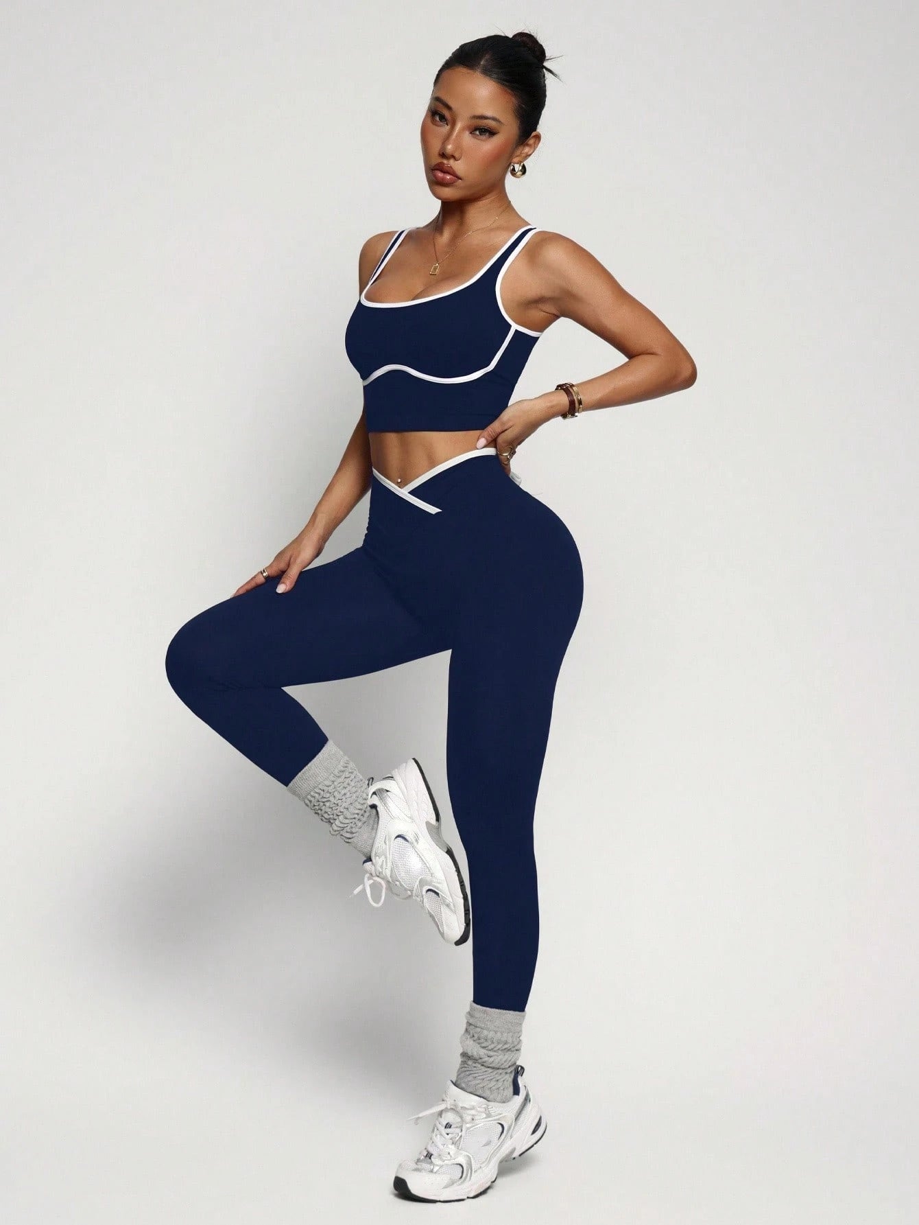 Women's Seamless Contrast Color Yoga Activewear Set