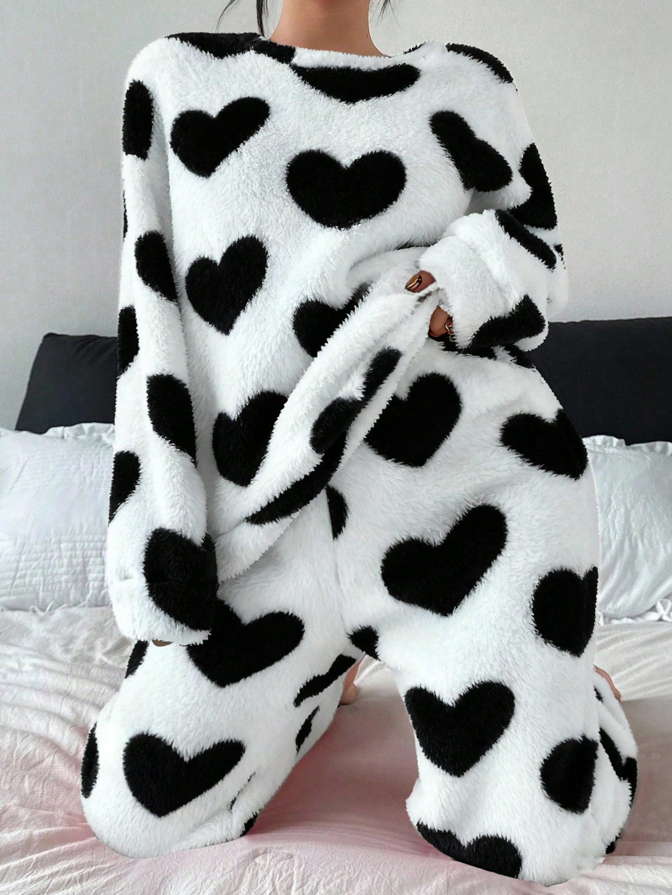 Cute Heart Pattern Thickened Fleece Pajama Set With Long Sleeve