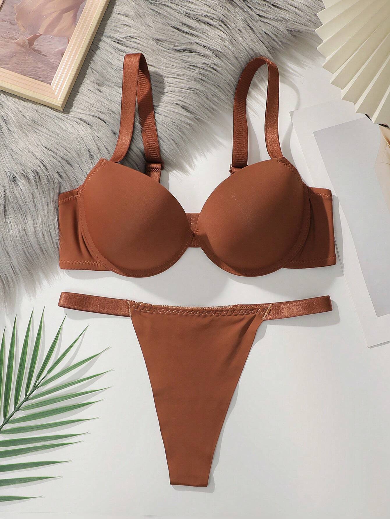 Simple Letter Pattern Underwire Bra And G-String Set