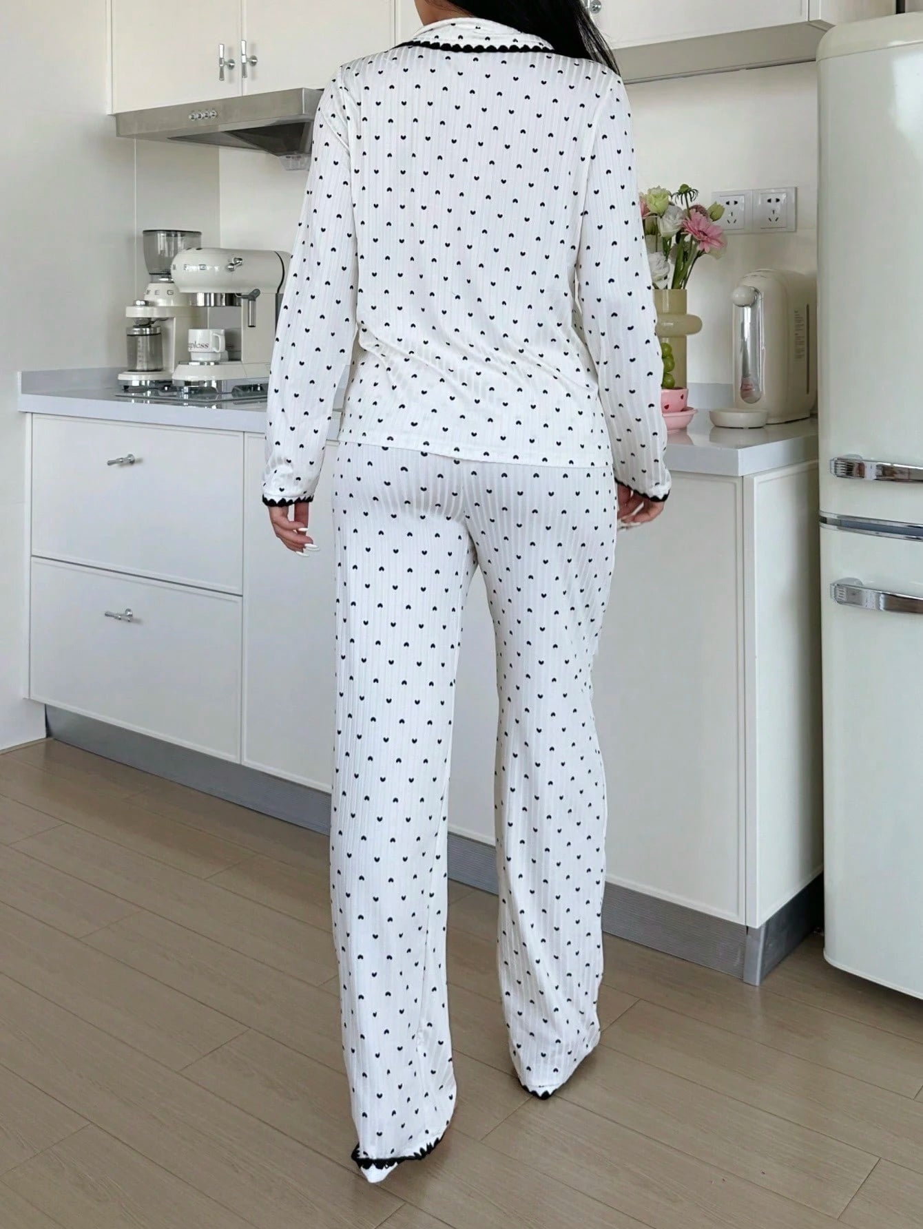 Cute Heart Contrast Trim Collar Women Pajama Set