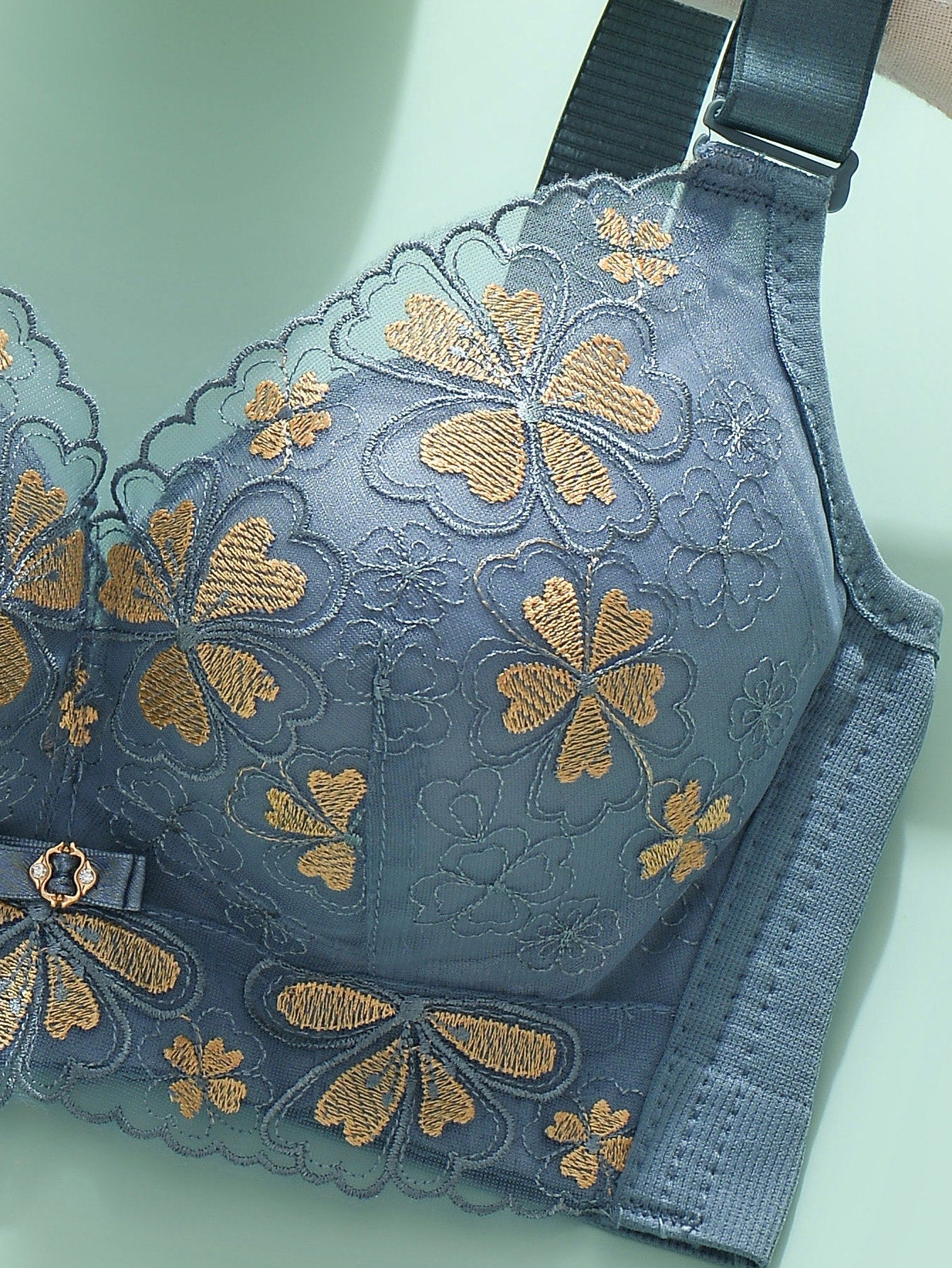 New Women's Underwear Thickened Push-up Embroidery Bra, No Steel Ring Design &amp; Side Gathering, Anti-sagging &amp; Adjustable, Sexy