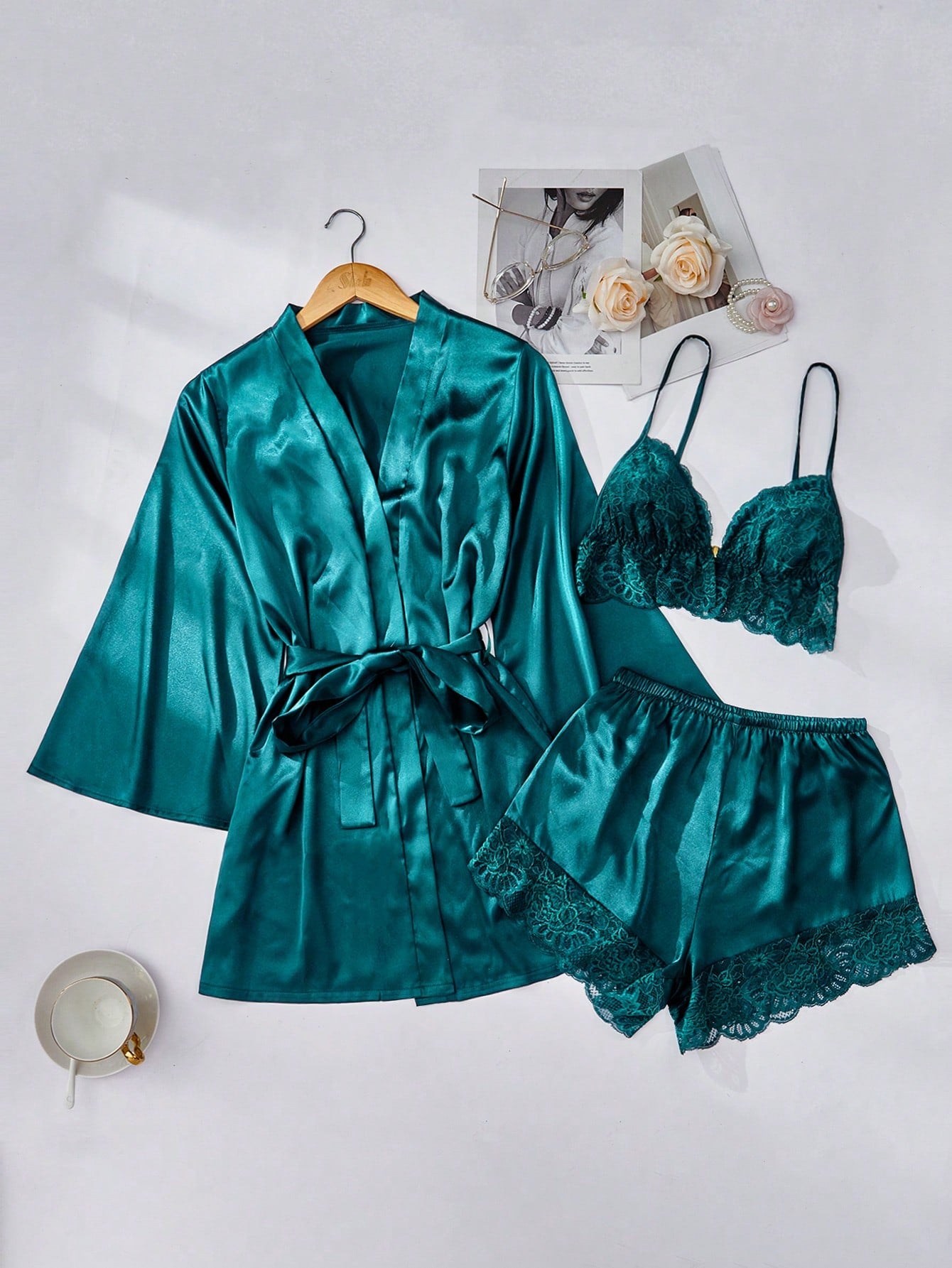 Contrast Lace Cami Top &amp; Shorts With Robe