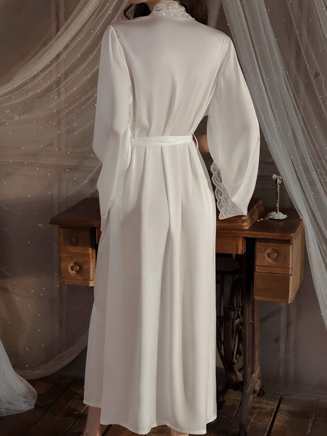 QING ROU Women's Elegant Satin Robe, Soft Lace Trim, Bell Sleeves, With Belt, Smooth And Comfortable