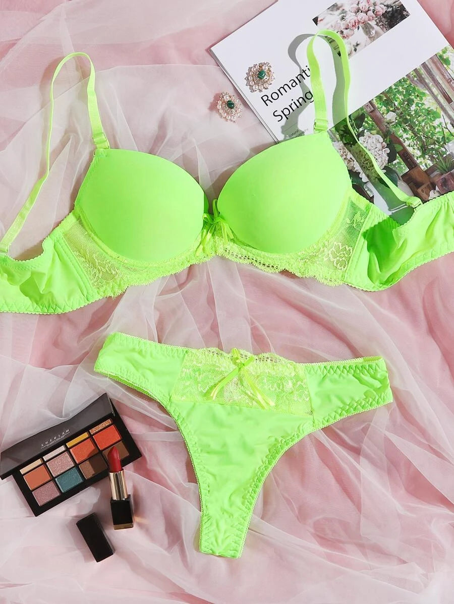 Contrast Lace Super Push Up Lingerie Set Green
