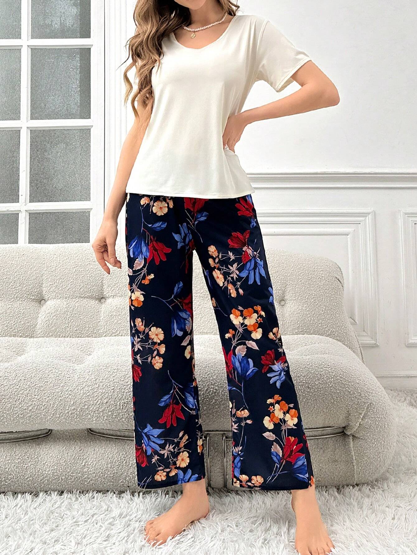Floral Printed Short Sleeve Top And Pants Pajama Set