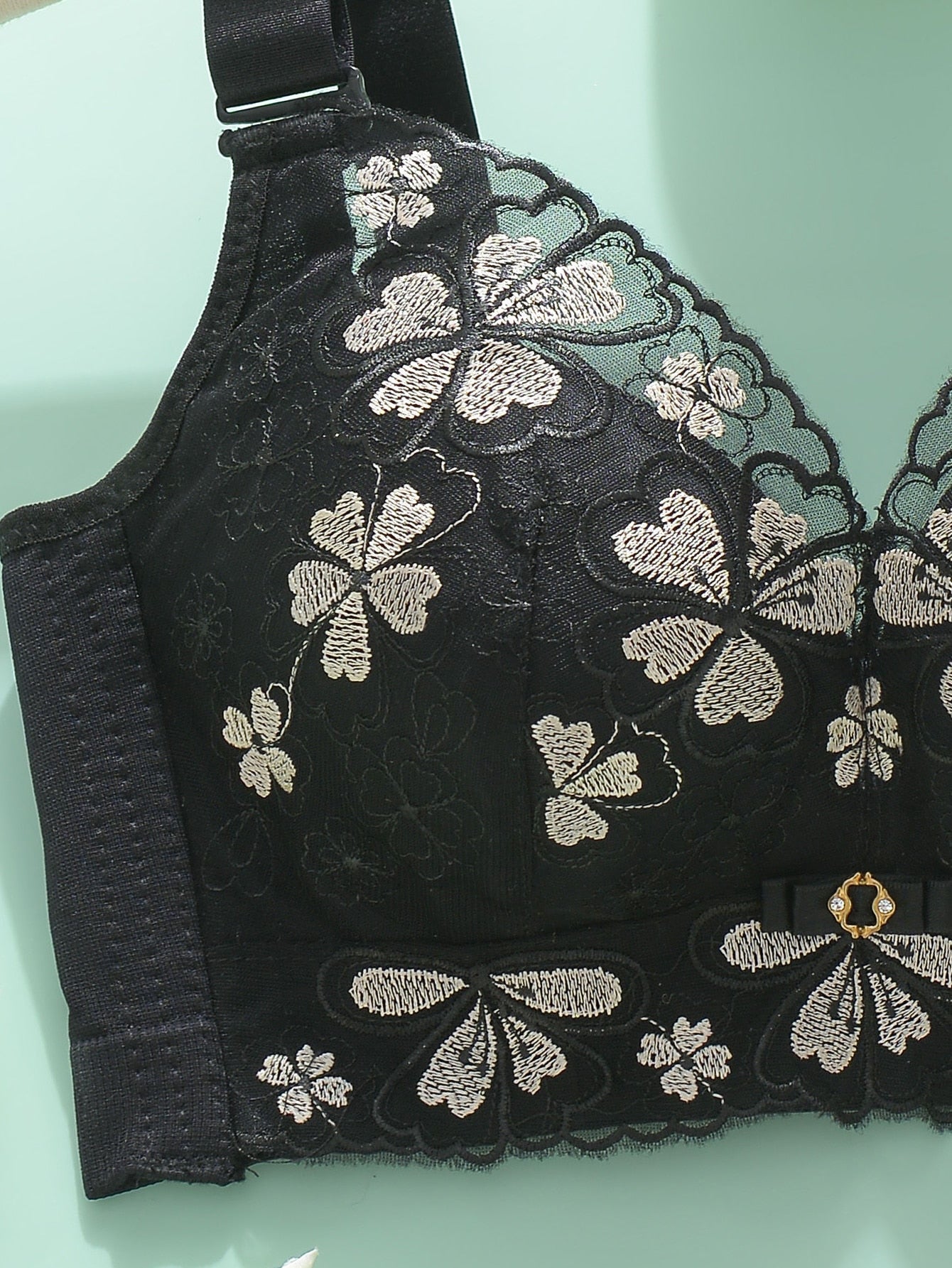 New Women's Underwear Thickened Push-up Embroidery Bra, No Steel Ring Design &amp; Side Gathering, Anti-sagging &amp; Adjustable, Sexy