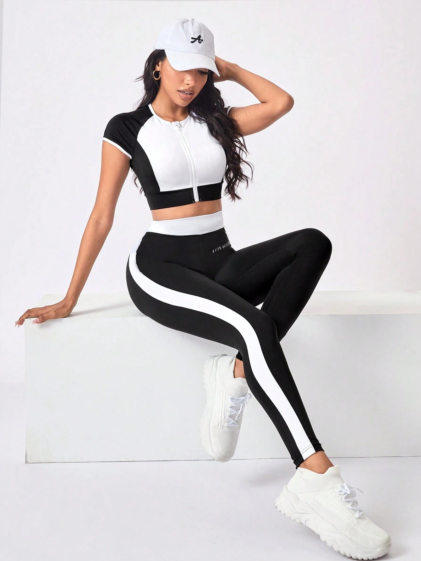 Colorblock Raglan Sleeve Sports Set Black & White