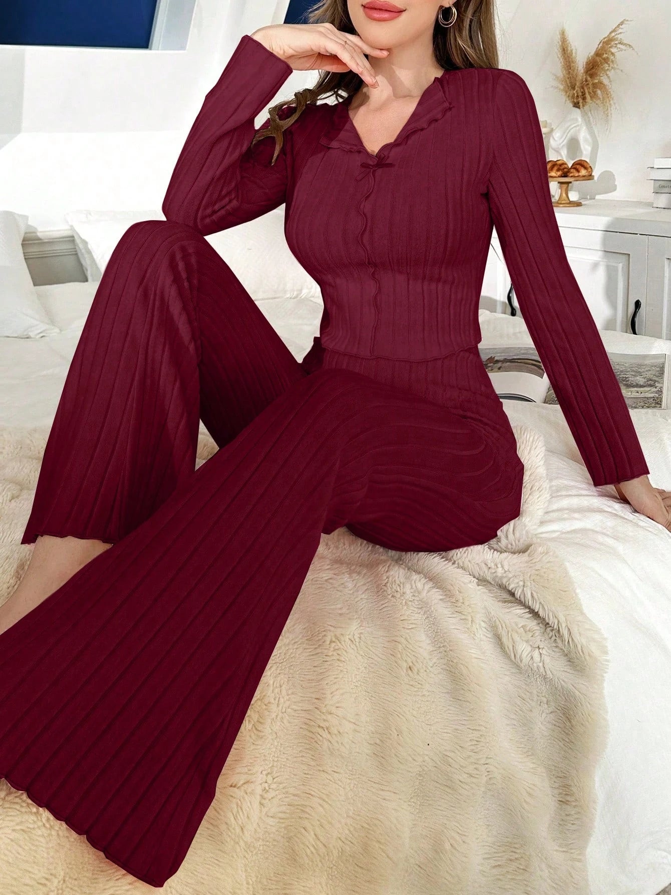 1set Women Solid Color Fleece V-Neck Fitted Long Sleeve Top And Pants Pajama Set