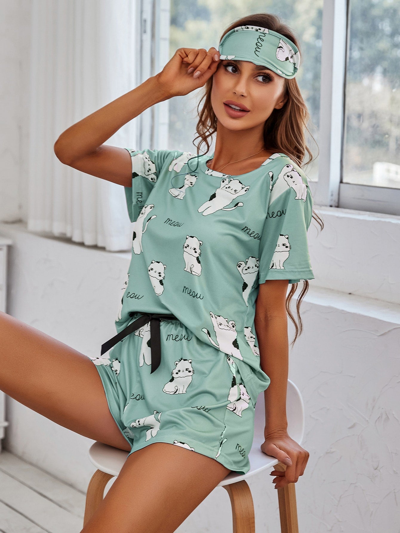 Cartoon and Letter Graphic Top &amp; Knot Waist Shorts PJ Set