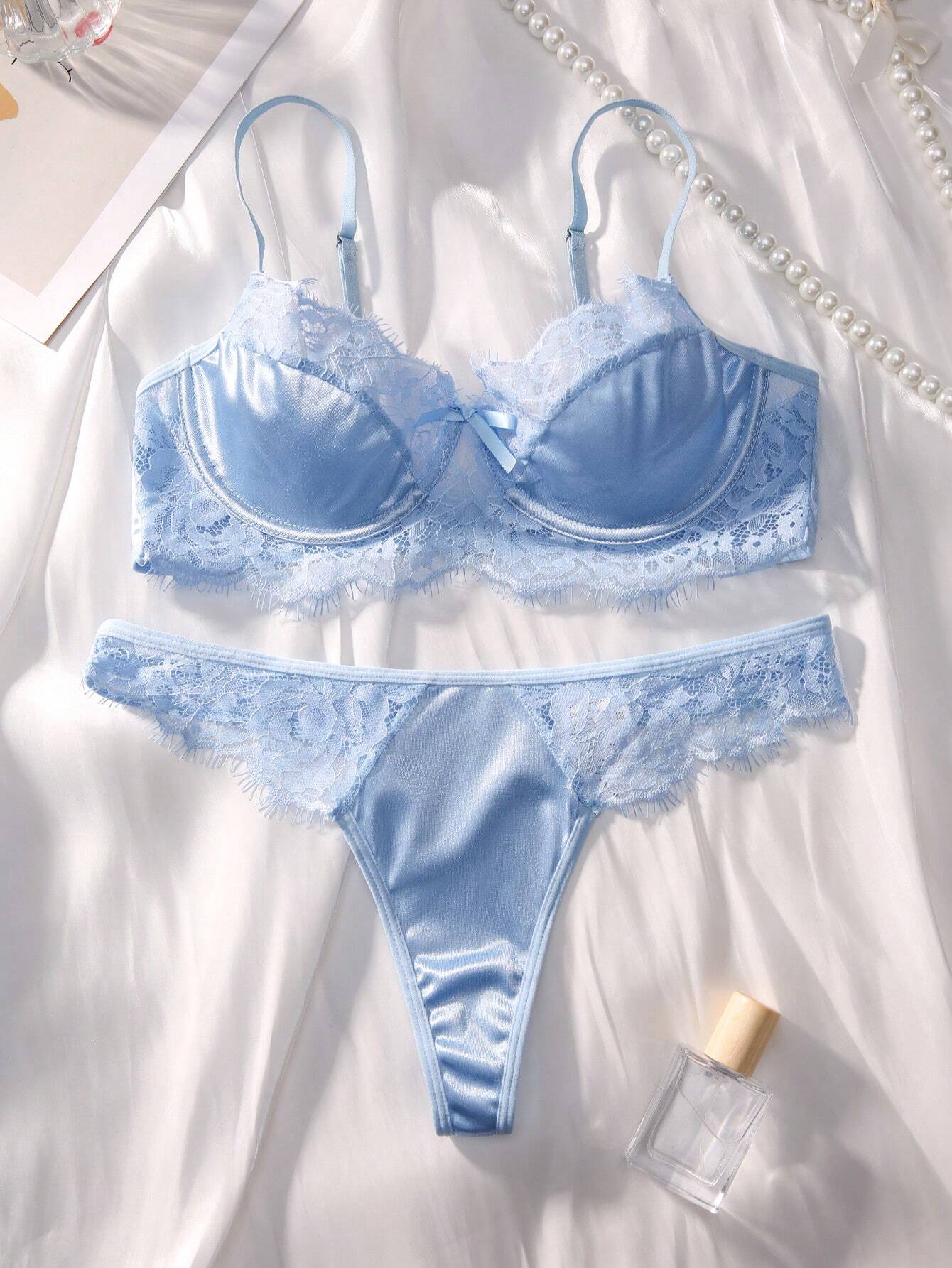 Contrast Lace Underwire Lingerie Set Blue